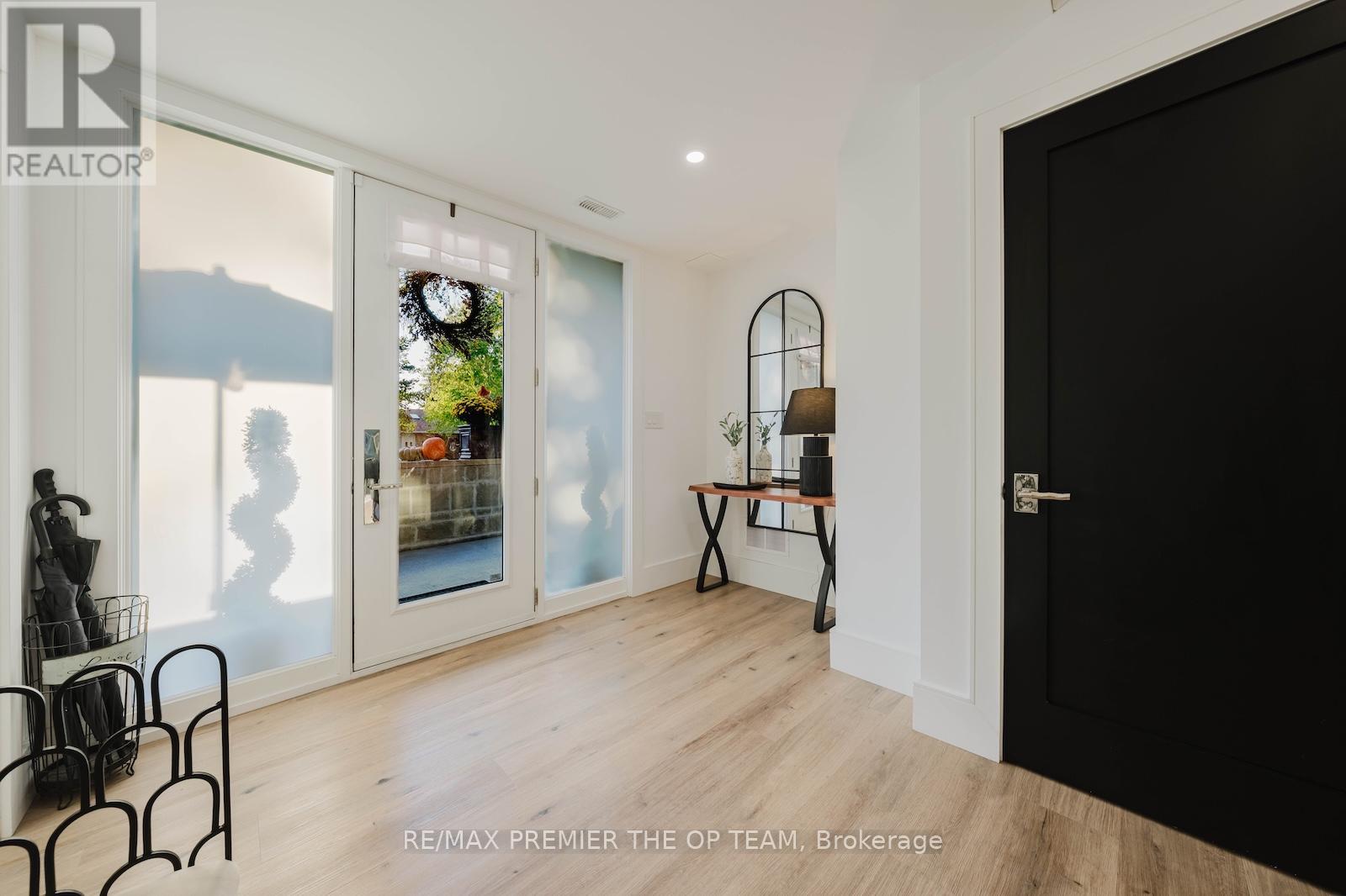 15 Rodcliff Road, New Tecumseth (Tottenham), Ontario  L0G 1W0 - Photo 4 - N12944482