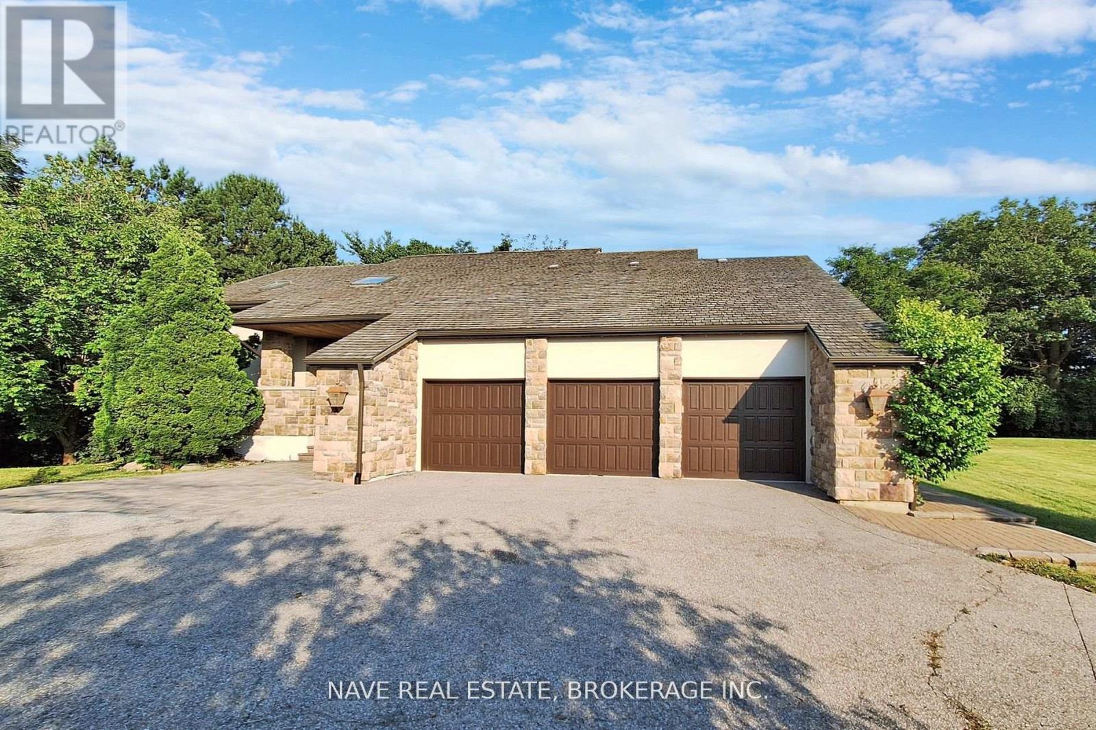 63 Elderberry Trail, Aurora, Ontario  L4G 6X1 - Photo 3 - N12944624