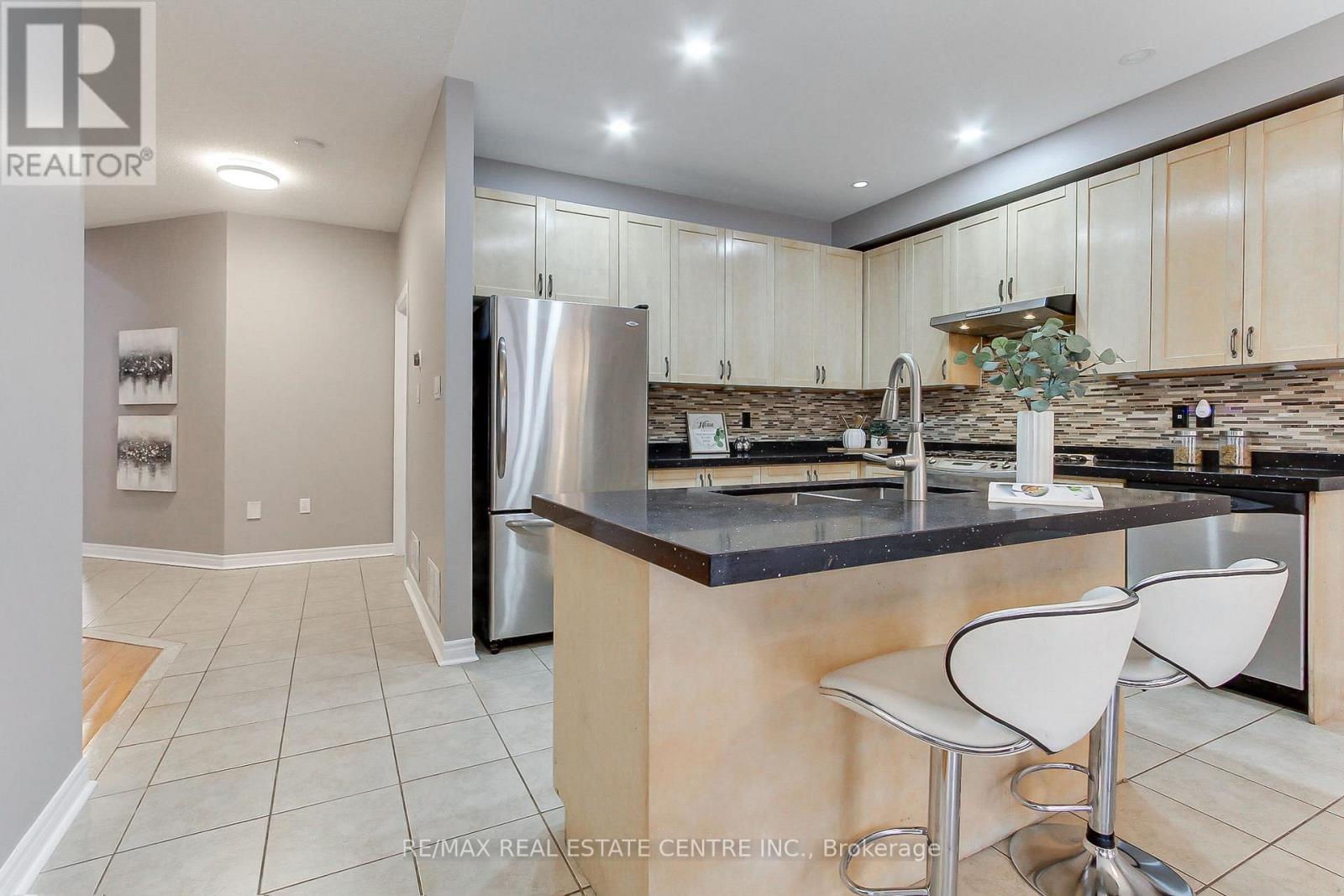 54 Woodbury Crescent, Newmarket (Summerhill Estates), Ontario  L3X 2V5 - Photo 12 - N12944628