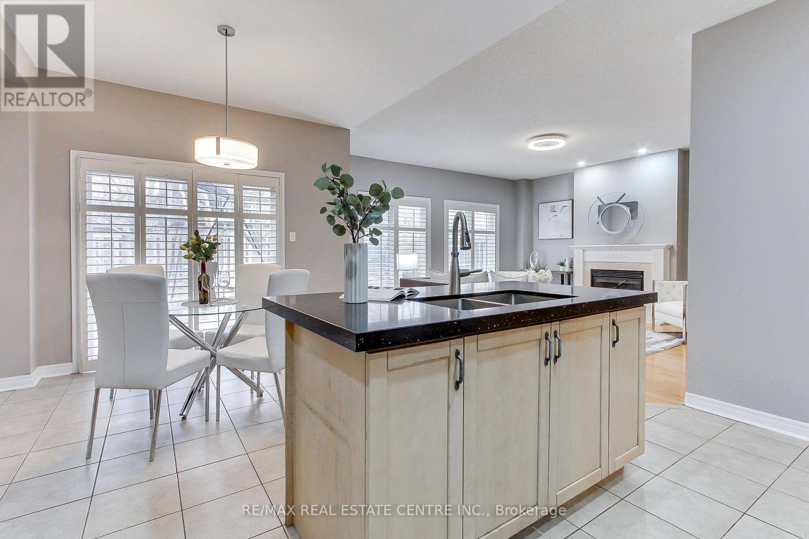 54 Woodbury Crescent, Newmarket (Summerhill Estates), Ontario  L3X 2V5 - Photo 15 - N12944628