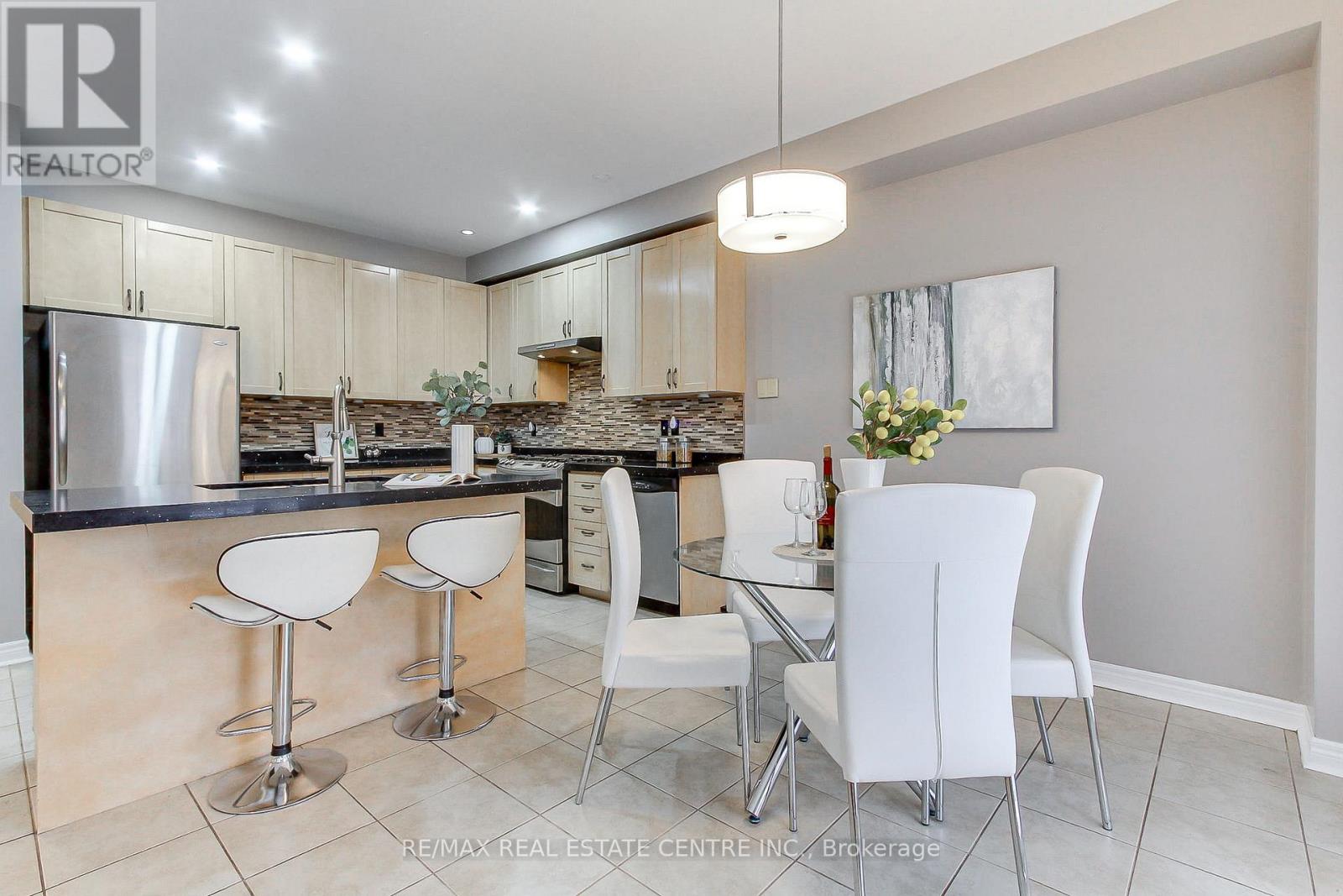 54 Woodbury Crescent, Newmarket (Summerhill Estates), Ontario  L3X 2V5 - Photo 17 - N12944628