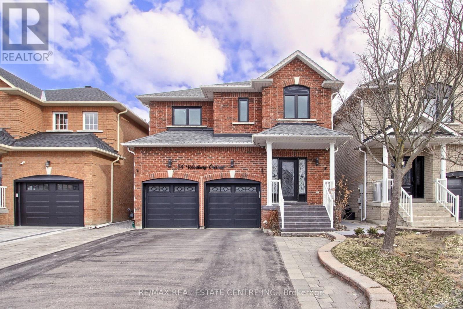 54 Woodbury Crescent, Newmarket (Summerhill Estates), Ontario  L3X 2V5 - Photo 2 - N12944628