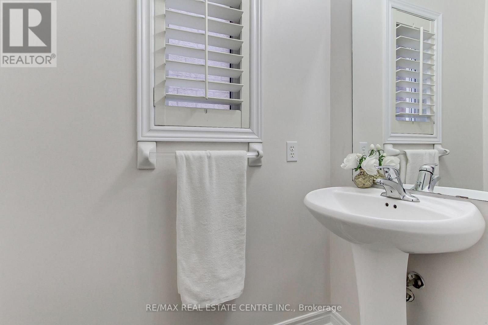 54 Woodbury Crescent, Newmarket (Summerhill Estates), Ontario  L3X 2V5 - Photo 24 - N12944628