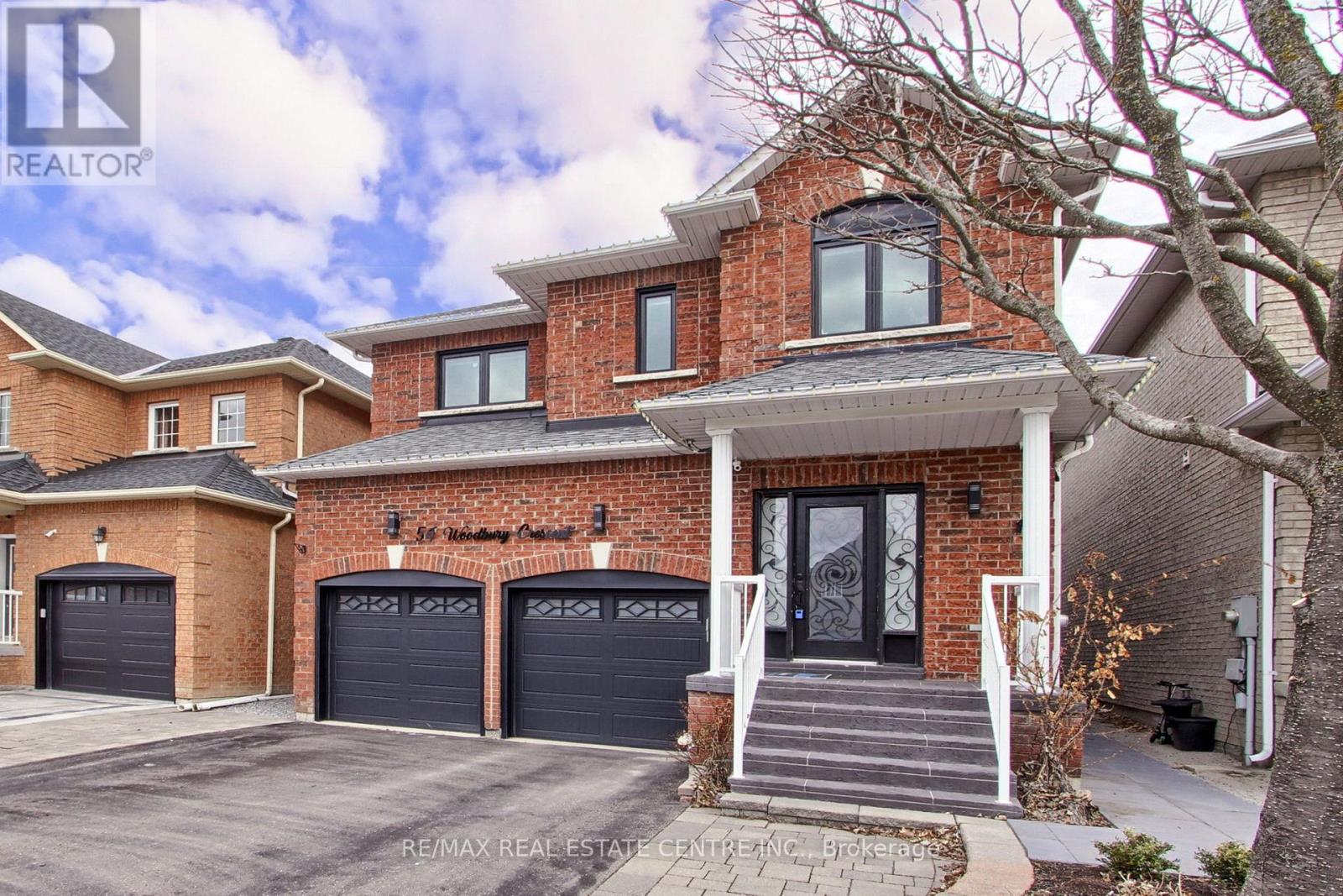 54 Woodbury Crescent, Newmarket (Summerhill Estates), Ontario  L3X 2V5 - Photo 3 - N12944628