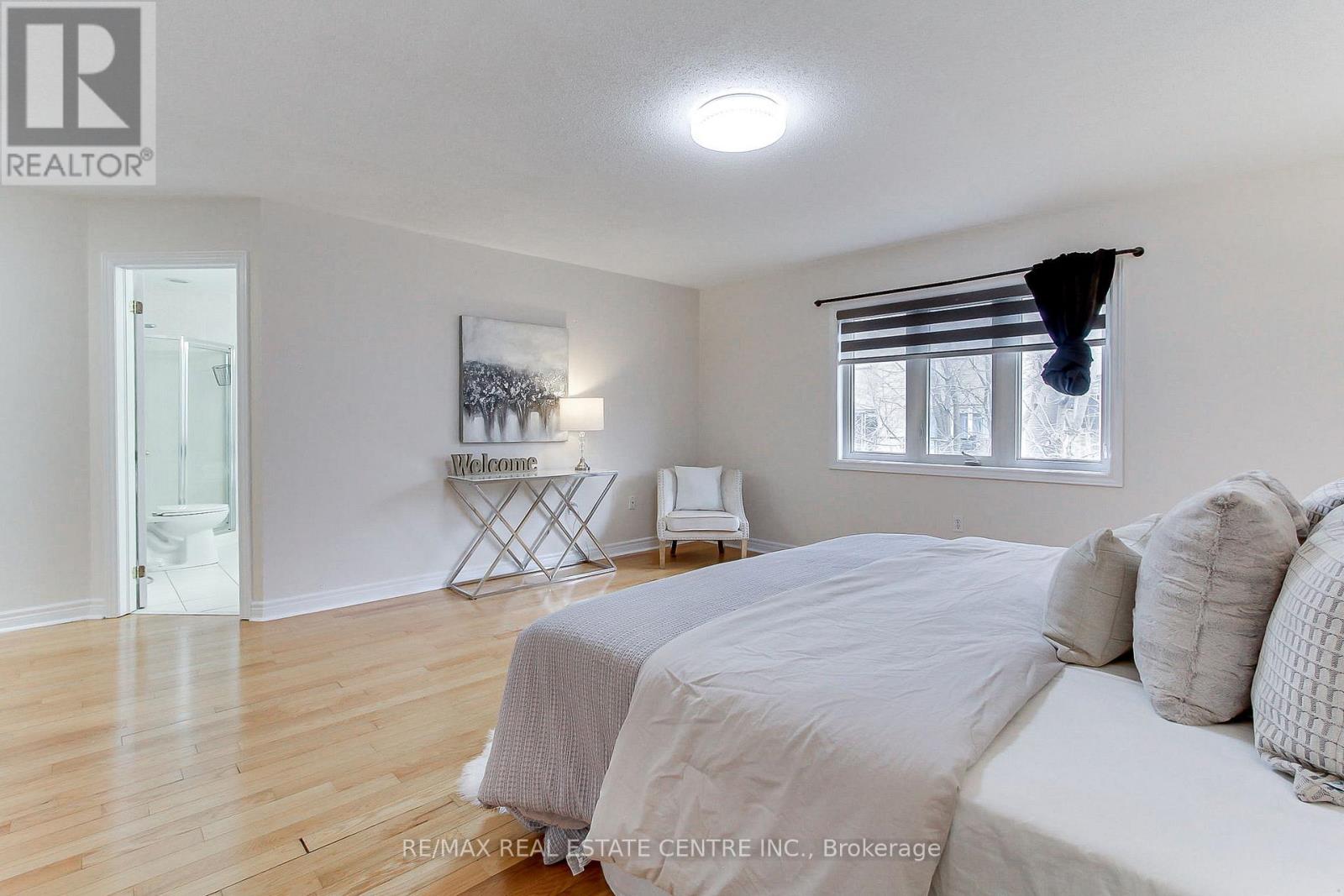 54 Woodbury Crescent, Newmarket (Summerhill Estates), Ontario  L3X 2V5 - Photo 30 - N12944628