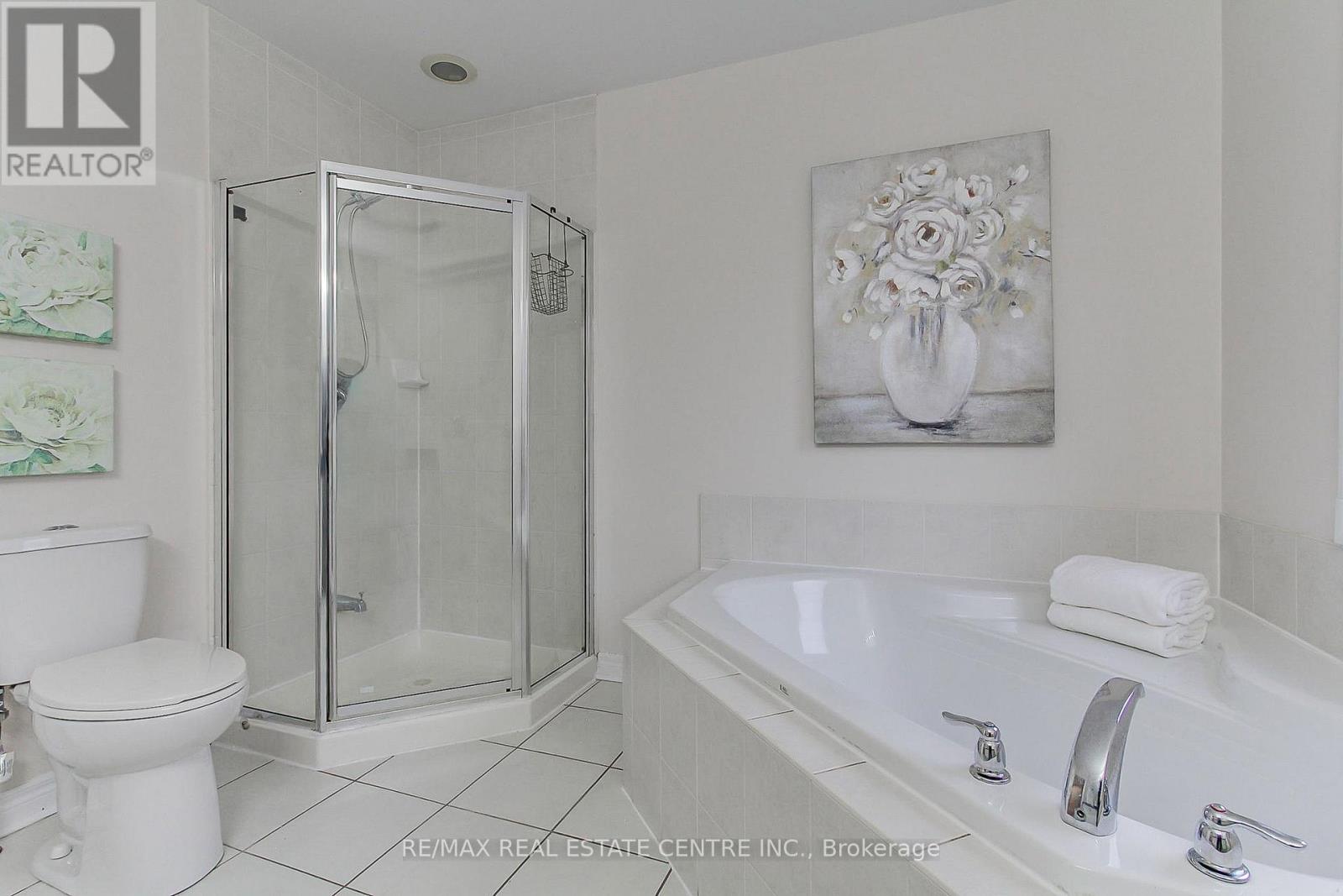 54 Woodbury Crescent, Newmarket (Summerhill Estates), Ontario  L3X 2V5 - Photo 33 - N12944628