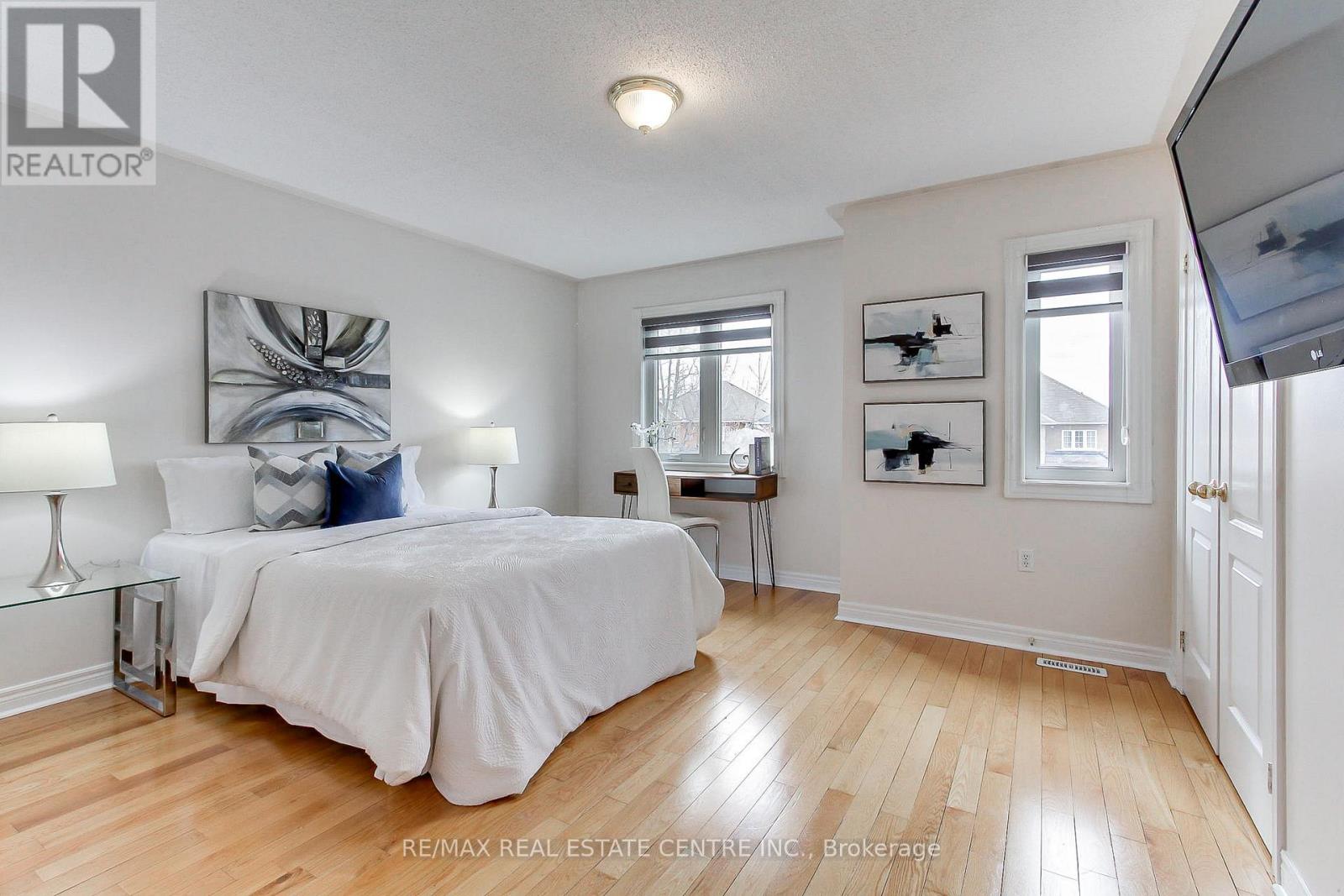 54 Woodbury Crescent, Newmarket (Summerhill Estates), Ontario  L3X 2V5 - Photo 36 - N12944628