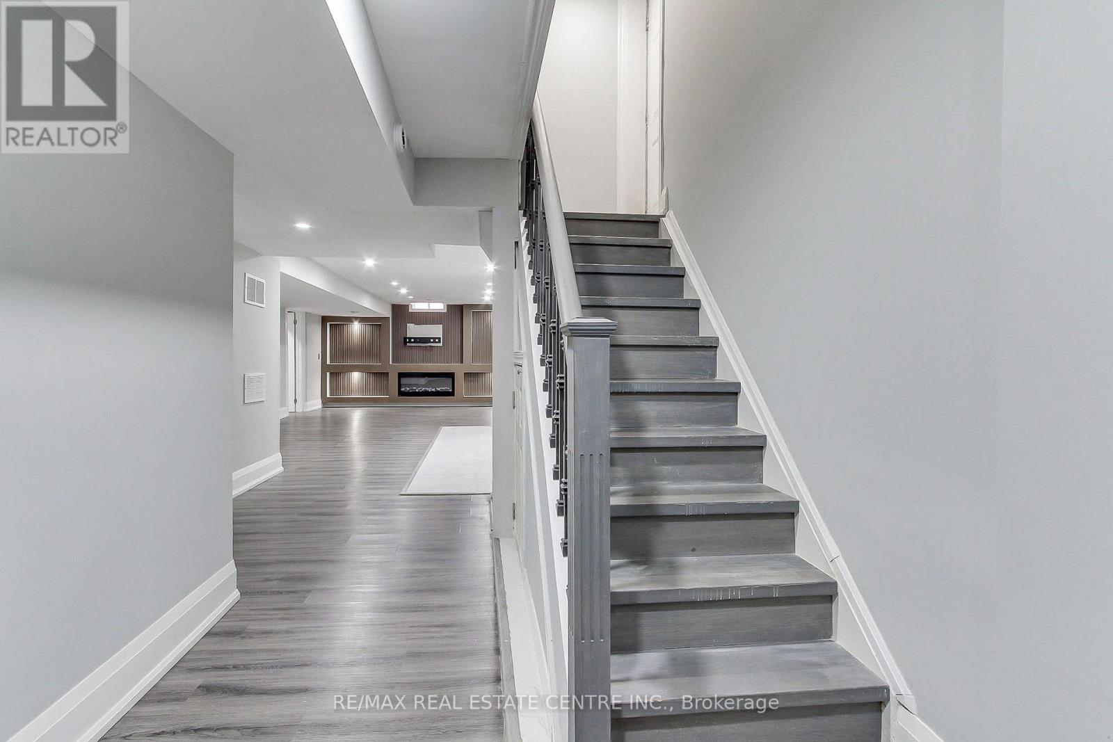 54 Woodbury Crescent, Newmarket (Summerhill Estates), Ontario  L3X 2V5 - Photo 41 - N12944628