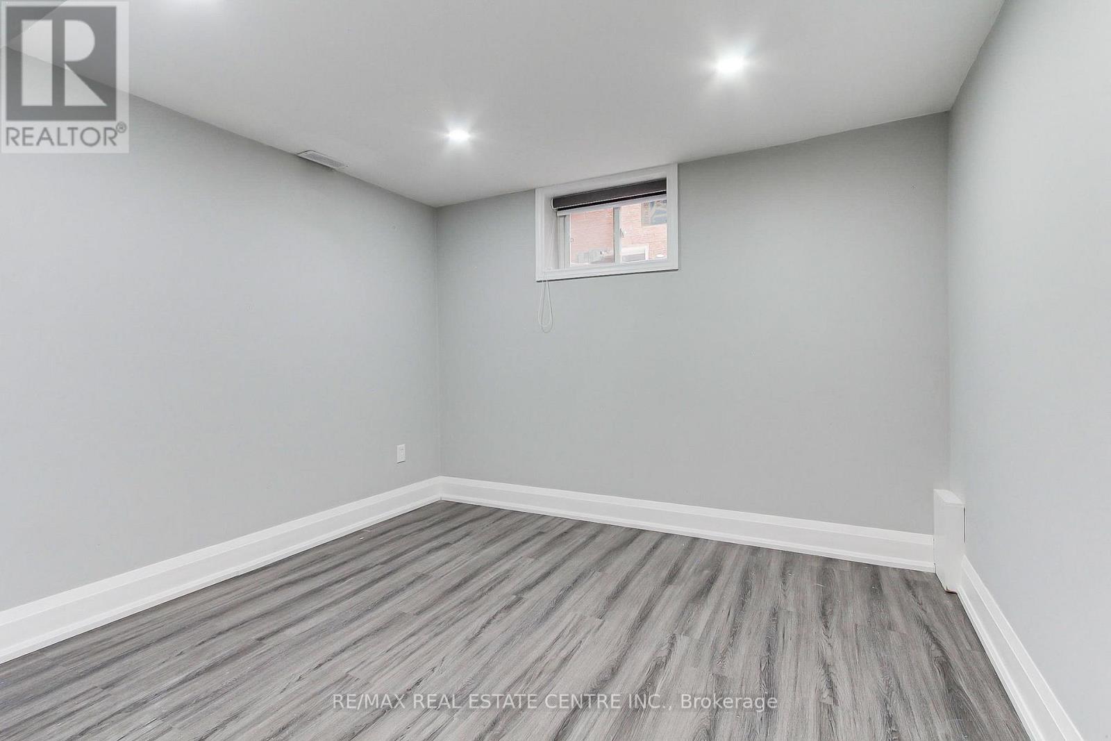 54 Woodbury Crescent, Newmarket (Summerhill Estates), Ontario  L3X 2V5 - Photo 47 - N12944628