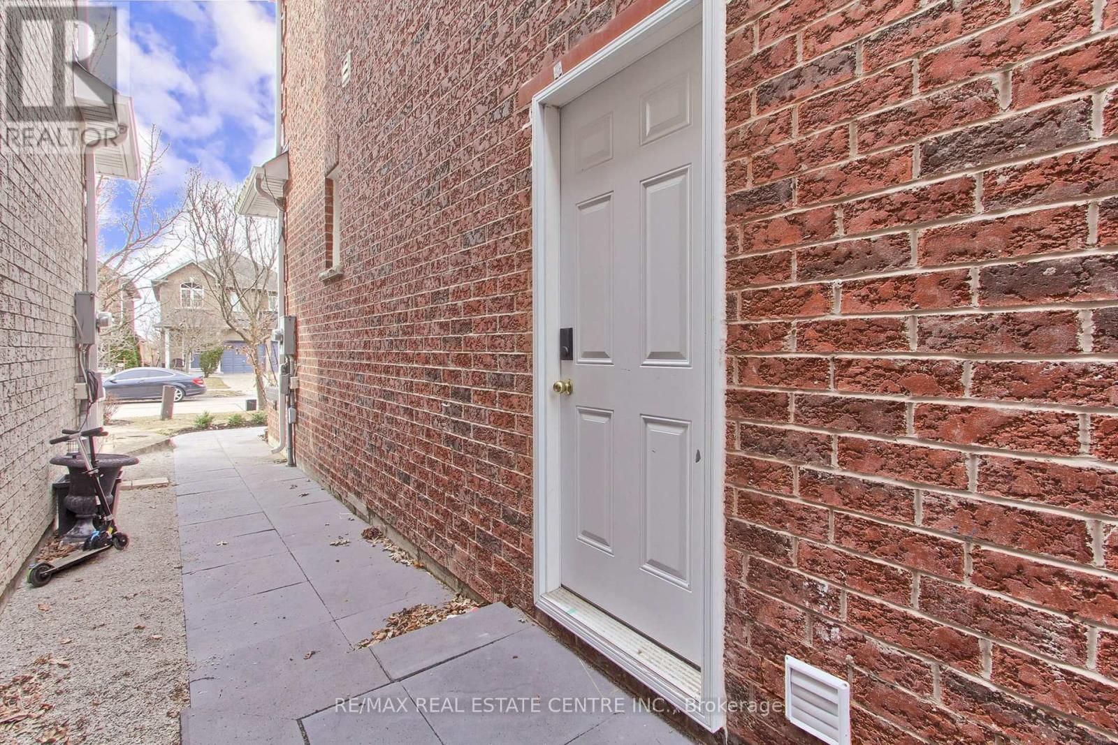 54 Woodbury Crescent, Newmarket (Summerhill Estates), Ontario  L3X 2V5 - Photo 50 - N12944628