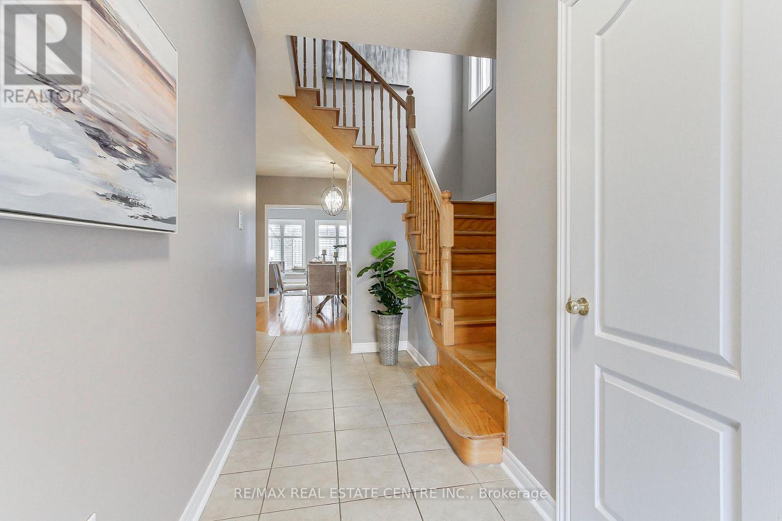 54 Woodbury Crescent, Newmarket (Summerhill Estates), Ontario  L3X 2V5 - Photo 6 - N12944628