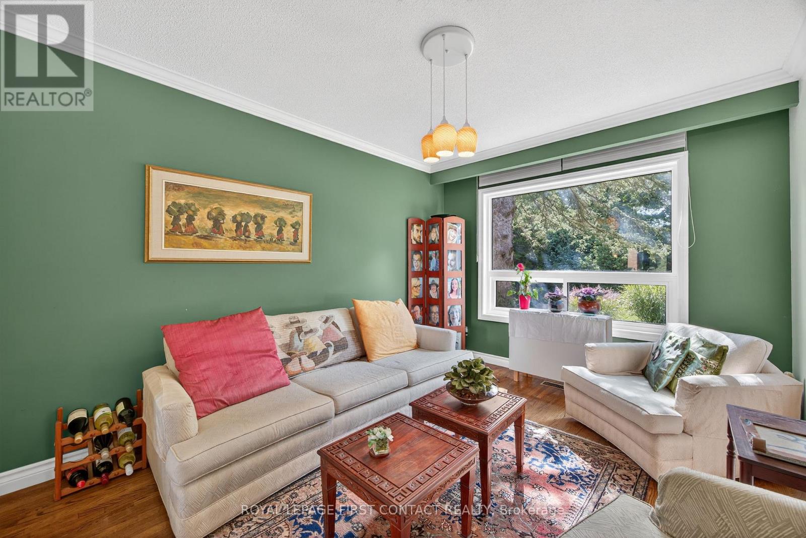 7 Maplecrest Road, Springwater (Midhurst), Ontario  L9X 0P8 - Photo 11 - S12944286