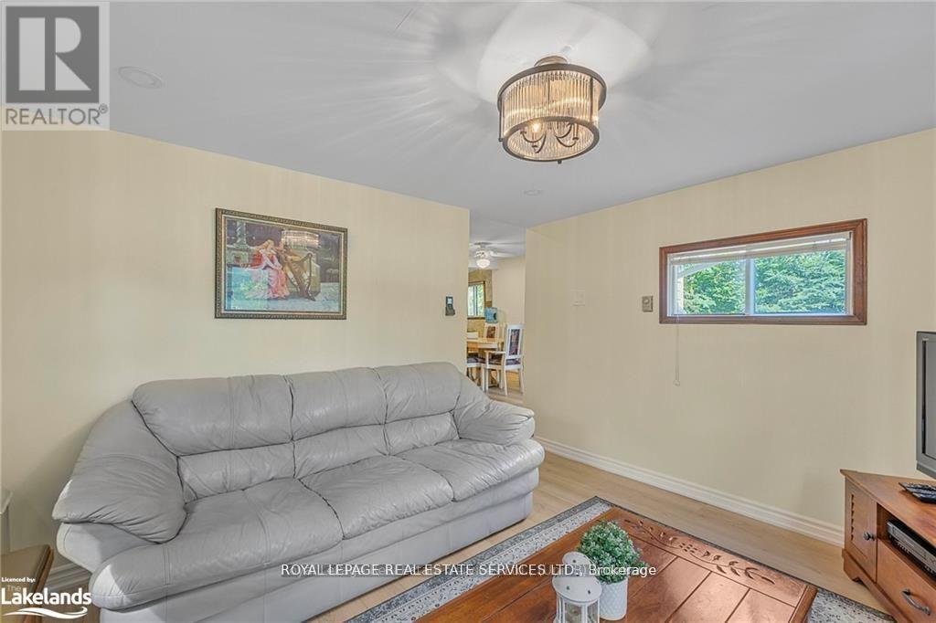 34 Nancy Street, Wasaga Beach, Ontario  L9Z 2K5 - Photo 5 - S12944404