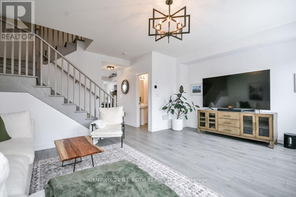 104 Blue Forest Crescent, Barrie, Ontario  L9J 0N7 - Photo 5 - S12944570