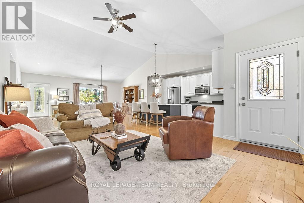 698 Barryvale Road, Greater Madawaska, Ontario  K0J 1H0 - Photo 18 - X12666028