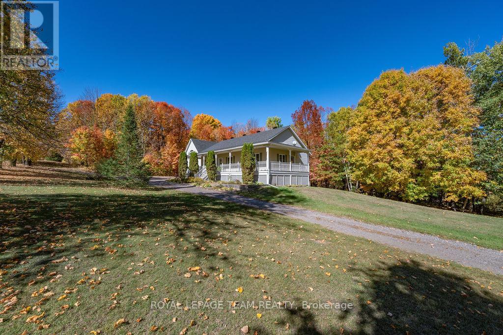 698 Barryvale Road, Greater Madawaska, Ontario  K0J 1H0 - Photo 6 - X12666028