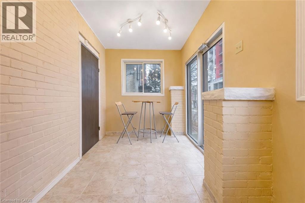 24 Madison Avenue S, Kitchener, Ontario  N2G 3M3 - Photo 2 - 40813559
