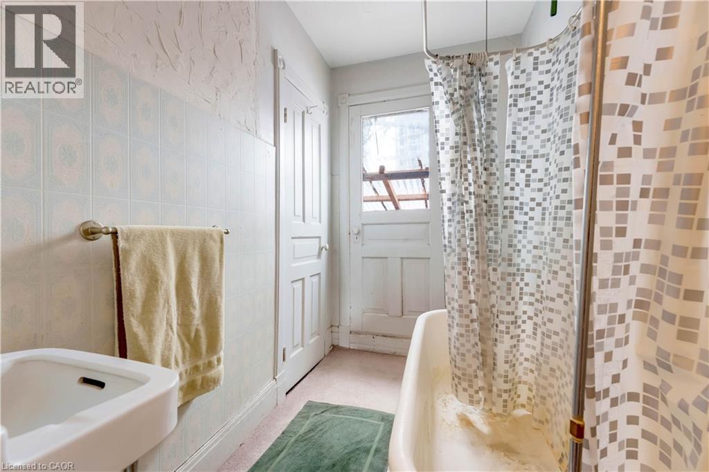 24 Madison Avenue S, Kitchener, Ontario  N2G 3M3 - Photo 17 - 40813559