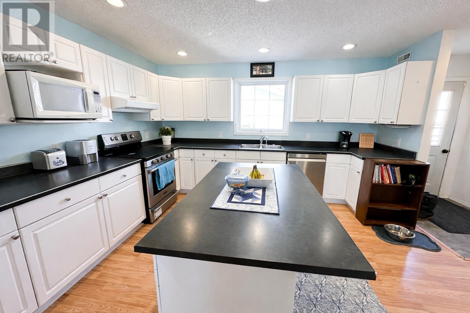 97 Dickenson Rd, Balmertown, Ontario  P0V 1C0 - Photo 3 - TB2600556