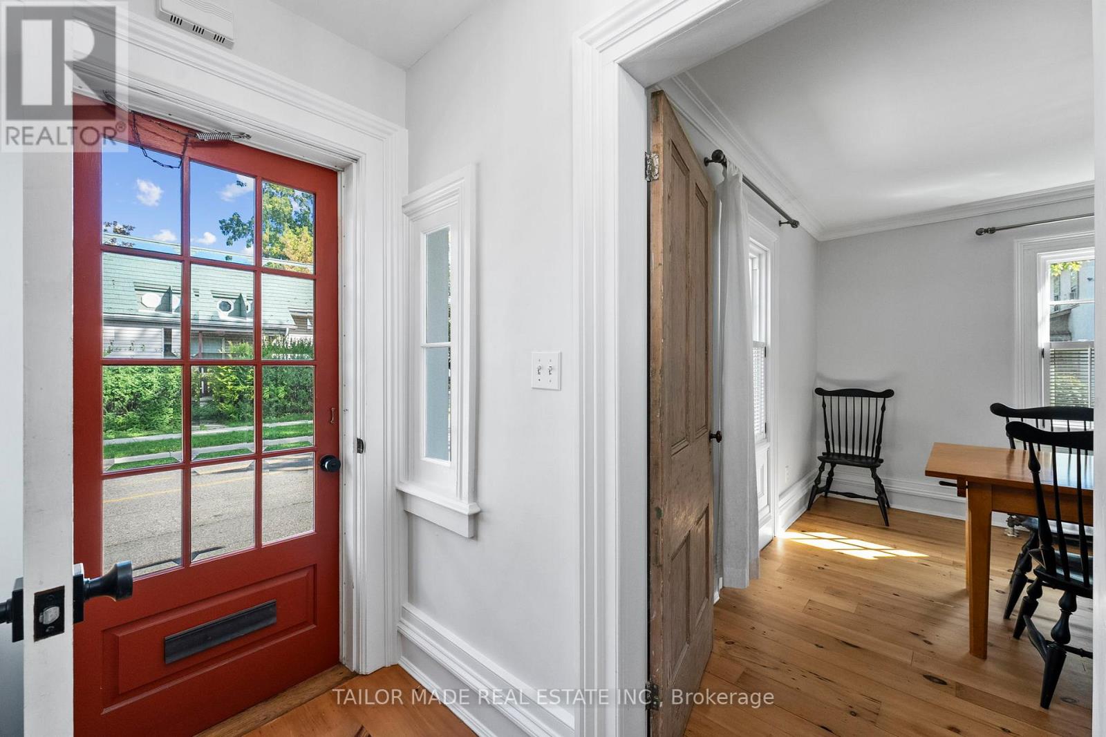 19 Isabella Street, Brampton, Ontario  L6X 1P4 - Photo 4 - W12944162