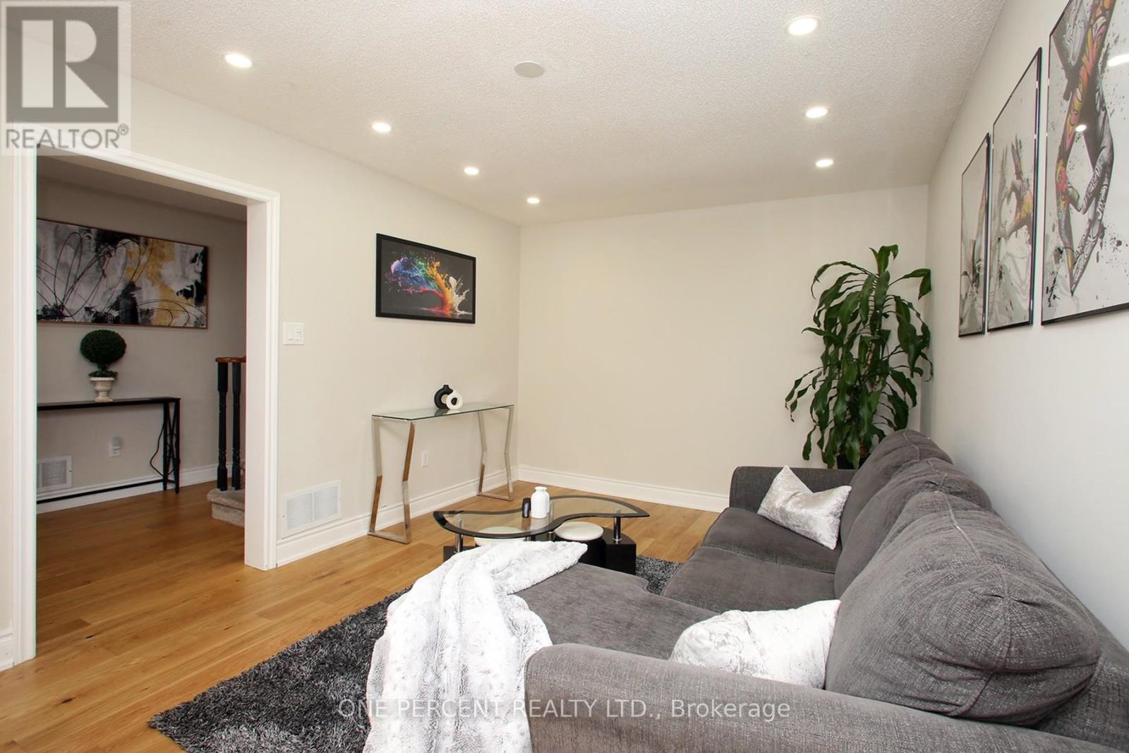 5 Watson Road, Halton Hills, Ontario  L7G 5N8 - Photo 4 - W12944334