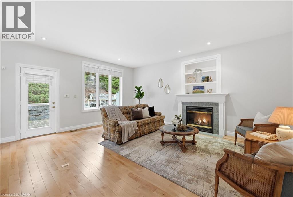 28 Wainwright Boulevard, Dundas, Ontario  L9H 7N5 - Photo 2 - 40815243