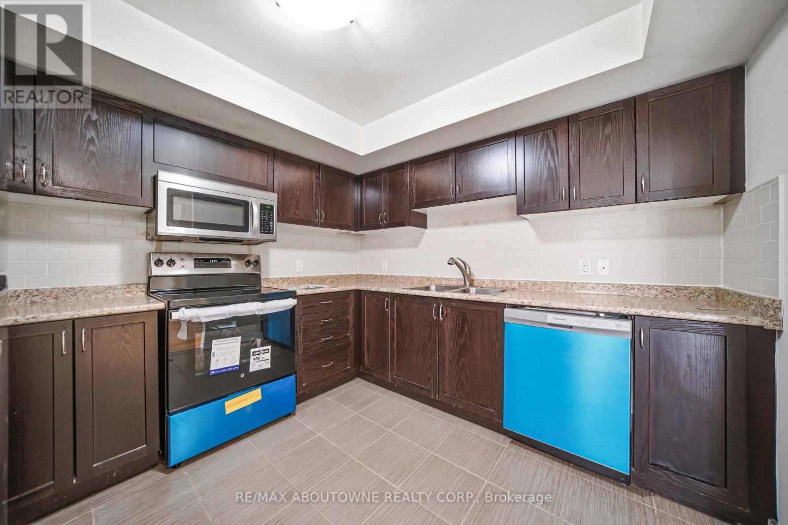 106 - 2441 Greenwich Drive, Oakville, Ontario  L6M 0S4 - Photo 11 - W12944360