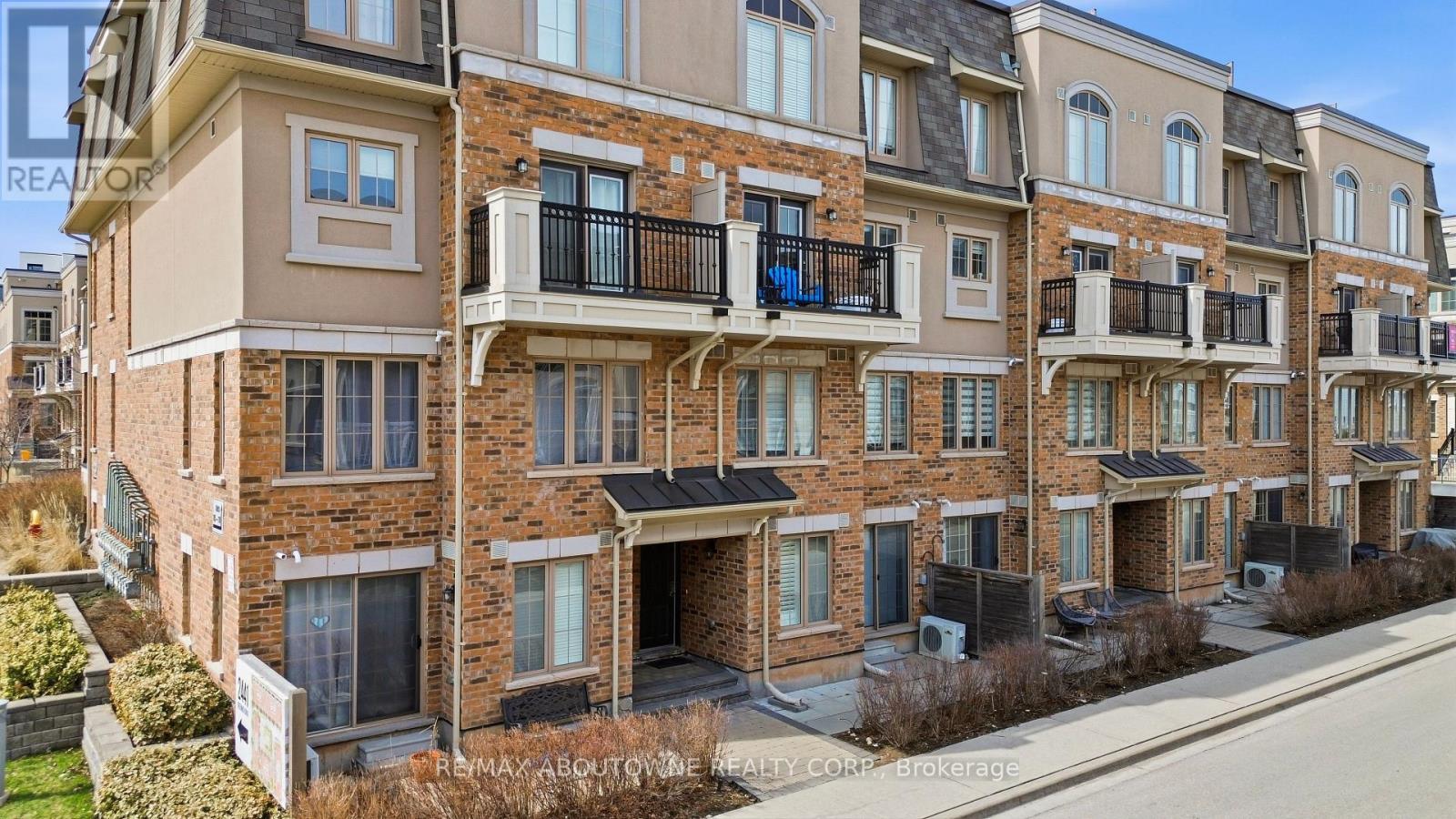 106 - 2441 Greenwich Drive, Oakville, Ontario  L6M 0S4 - Photo 2 - W12944360