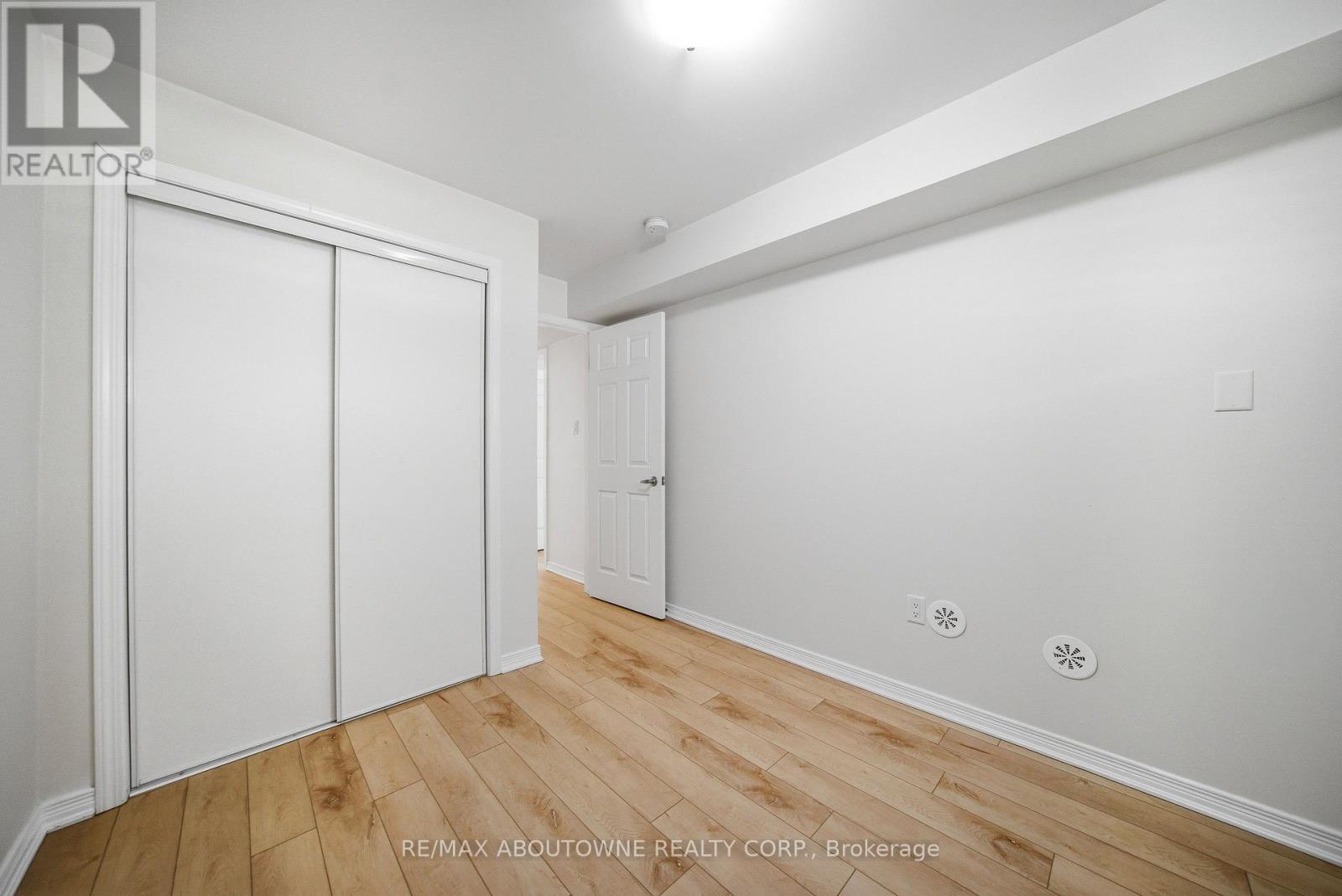 106 - 2441 Greenwich Drive, Oakville, Ontario  L6M 0S4 - Photo 21 - W12944360