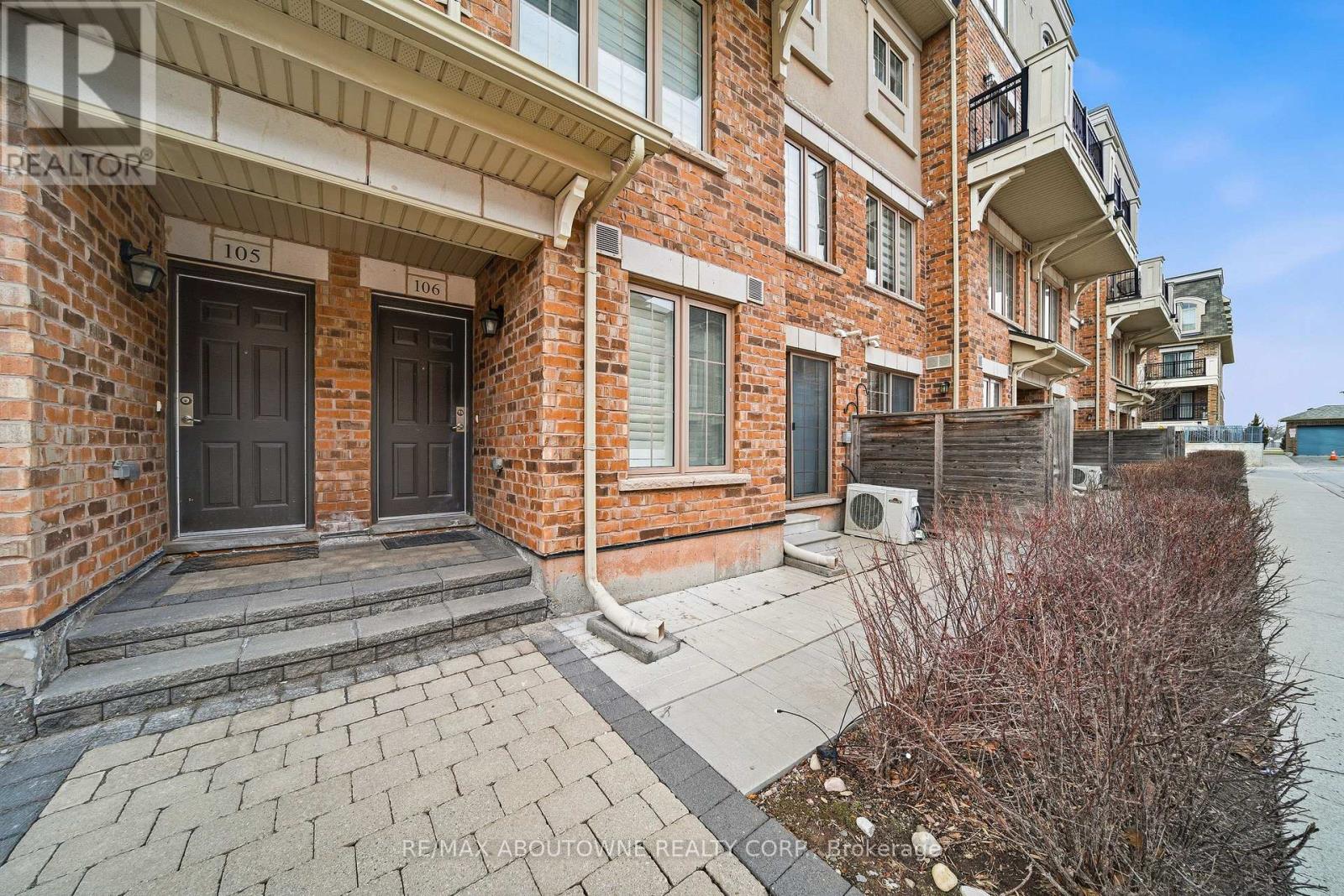 106 - 2441 Greenwich Drive, Oakville, Ontario  L6M 0S4 - Photo 3 - W12944360