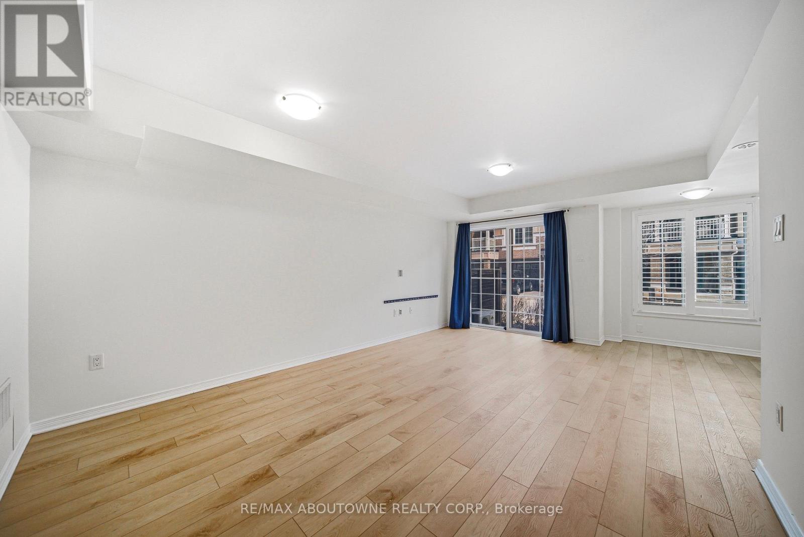 106 - 2441 Greenwich Drive, Oakville, Ontario  L6M 0S4 - Photo 8 - W12944360