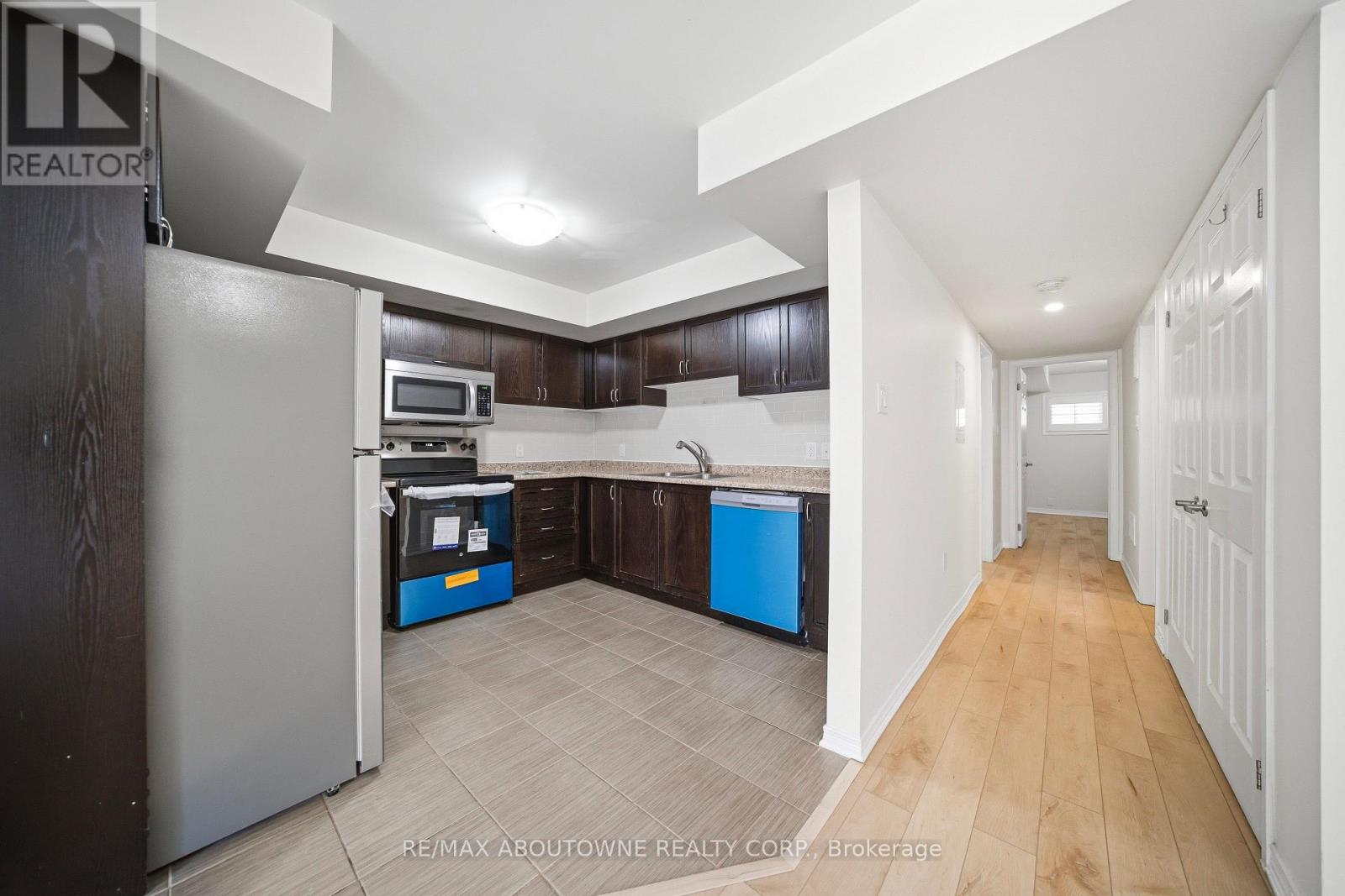 106 - 2441 Greenwich Drive, Oakville, Ontario  L6M 0S4 - Photo 9 - W12944360