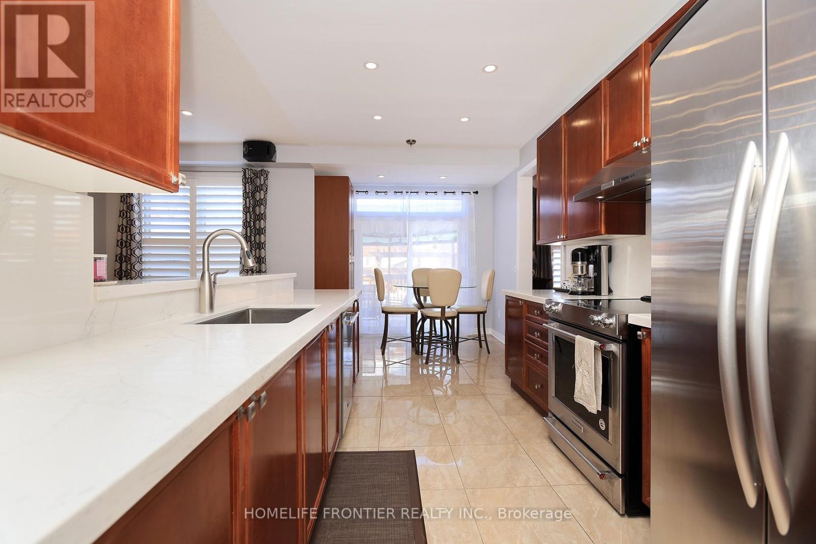 3213 Escada Drive, Mississauga, Ontario  L5M 7V6 - Photo 2 - W12944426