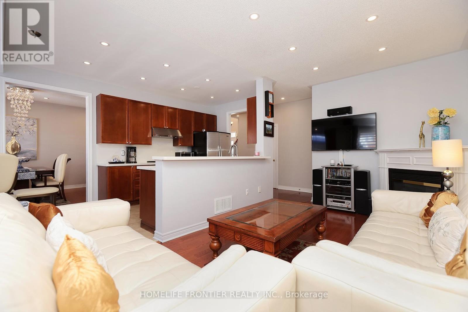 3213 Escada Drive, Mississauga, Ontario  L5M 7V6 - Photo 3 - W12944426