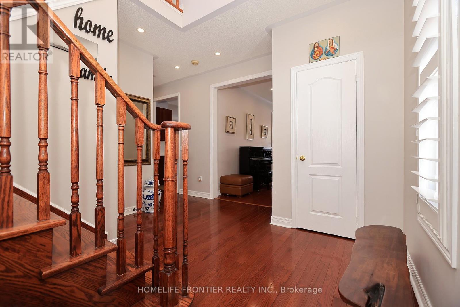 3213 Escada Drive, Mississauga, Ontario  L5M 7V6 - Photo 8 - W12944426