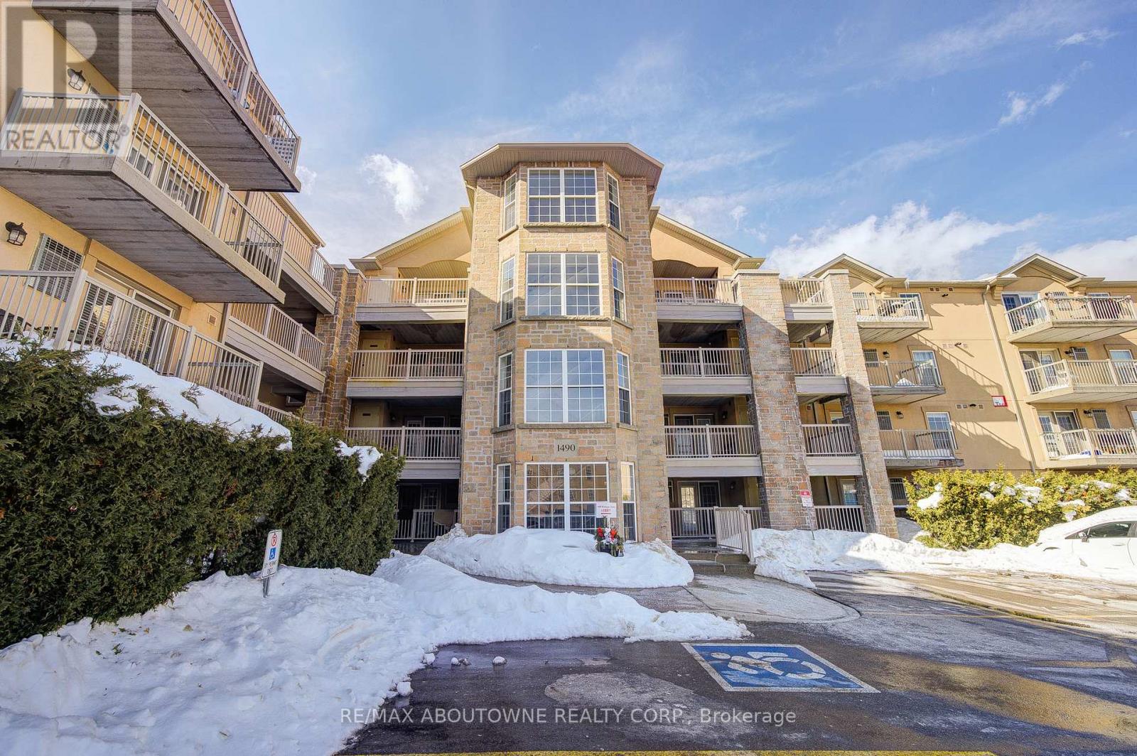 109 - 1490 Bishops Gate, Oakville, Ontario  L6M 4N3 - Photo 2 - W12944450