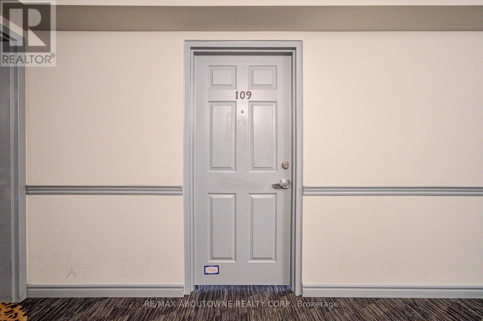 109 - 1490 Bishops Gate, Oakville, Ontario  L6M 4N3 - Photo 3 - W12944450