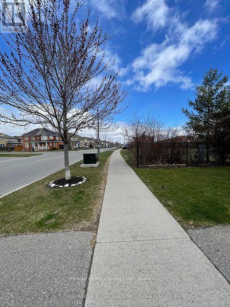 272 Leiterman Drive, Milton, Ontario  L9T 8B8 - Photo 3 - W12944472