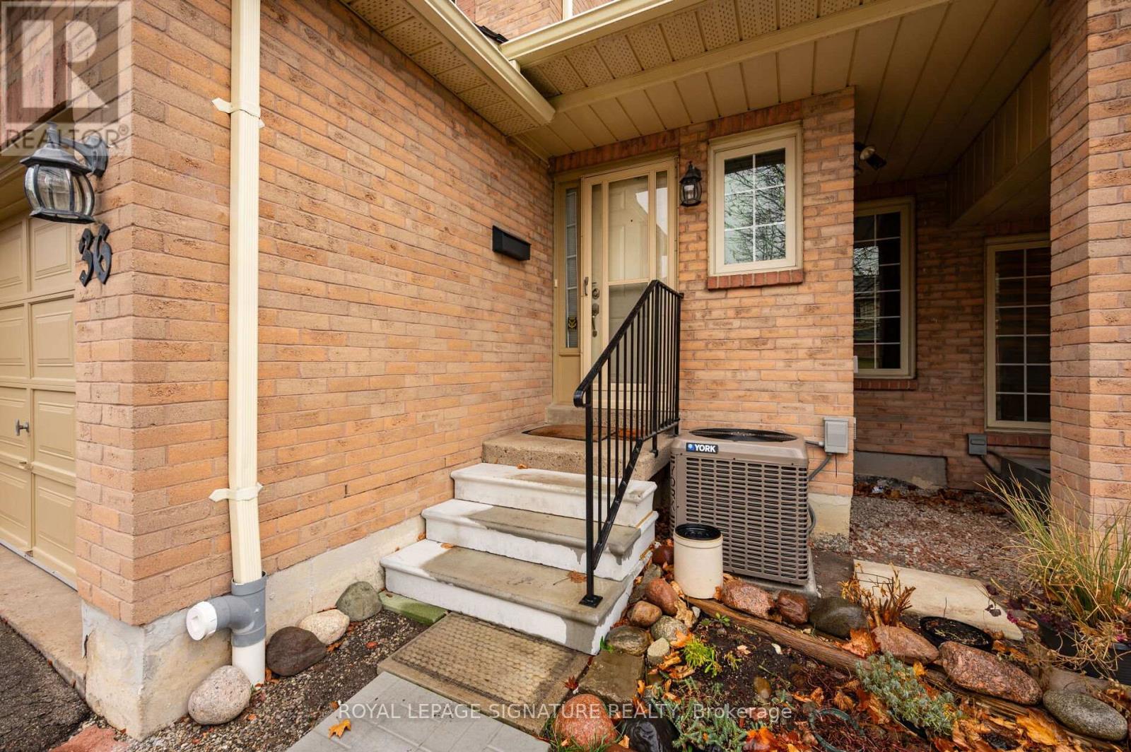 36 - 35 Ceremonial Drive, Mississauga, Ontario  L5R 3G6 - Photo 3 - W12944518