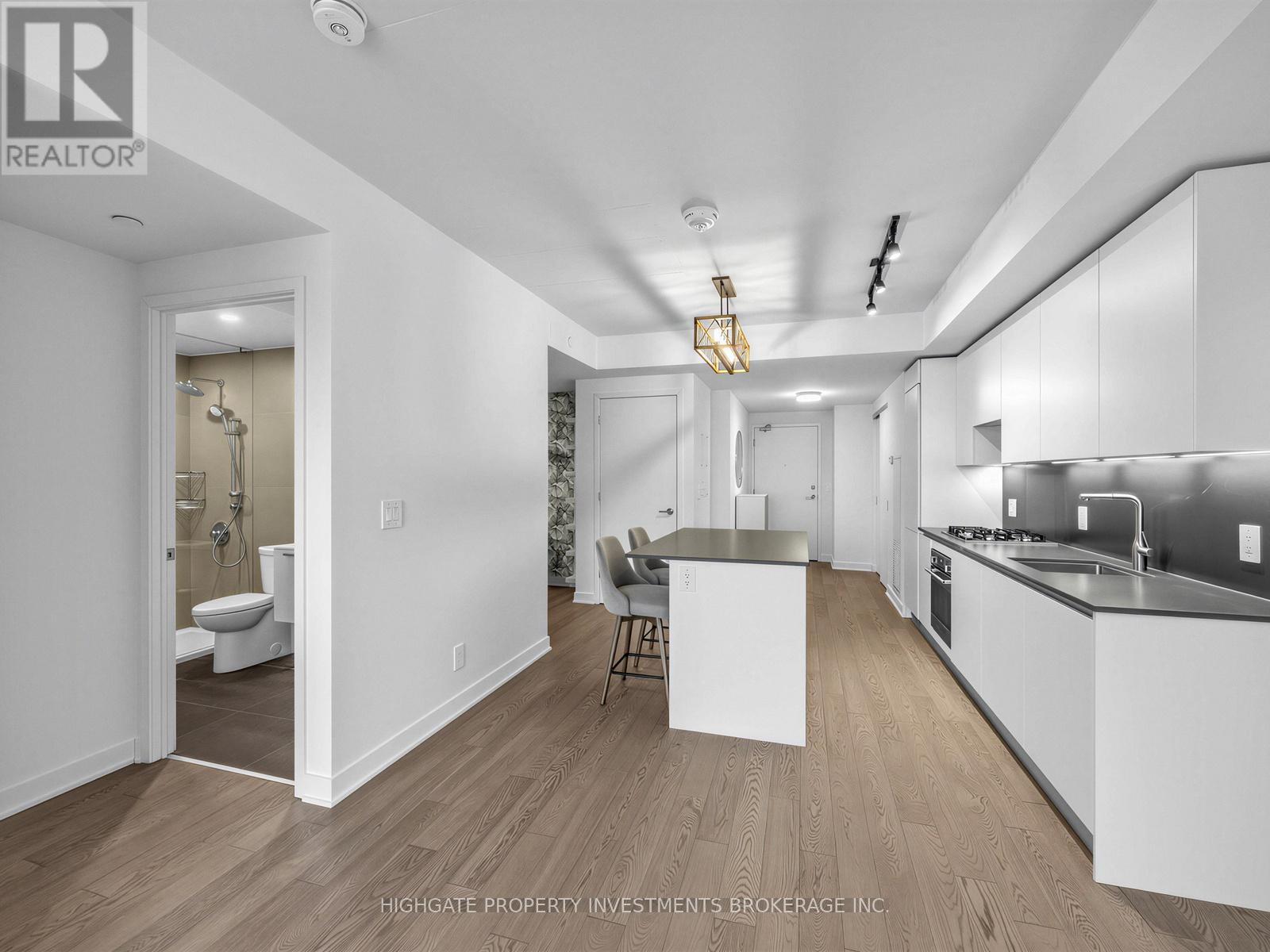 320 - 2720 Dundas Street W, Toronto (Junction Area), Ontario  M6P 0C3 - Photo 3 - W12944536