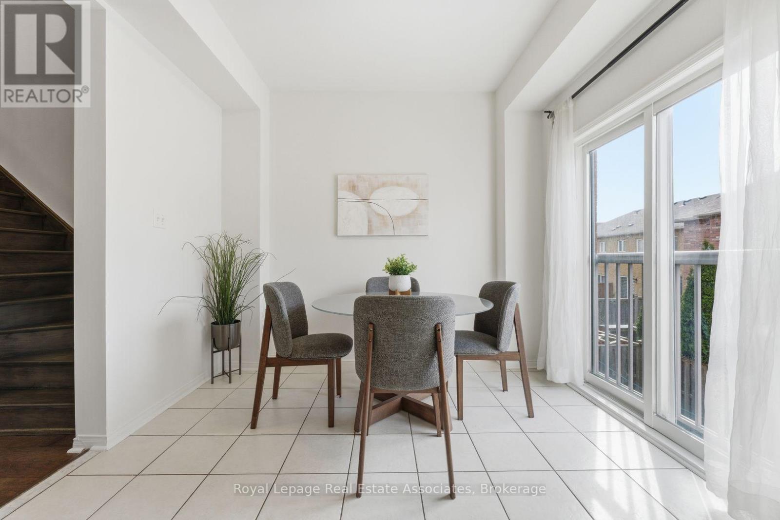 647 Courtney Valley Road, Mississauga, Ontario  L5V 0C4 - Photo 15 - W12944538