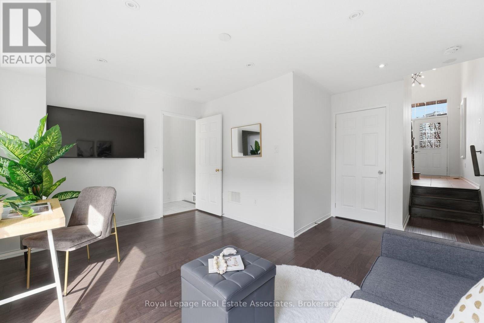 647 Courtney Valley Road, Mississauga, Ontario  L5V 0C4 - Photo 19 - W12944538