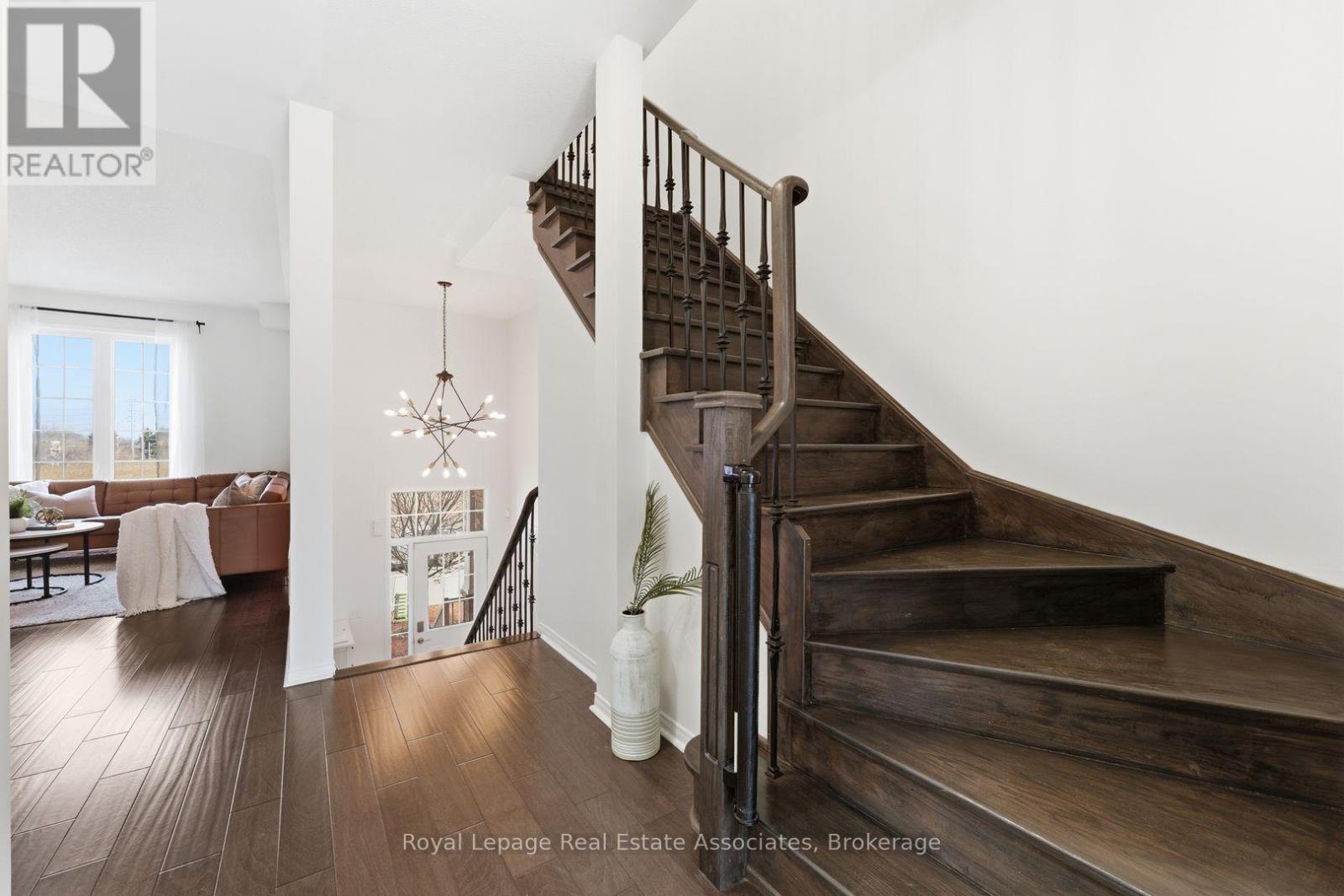 647 Courtney Valley Road, Mississauga, Ontario  L5V 0C4 - Photo 21 - W12944538