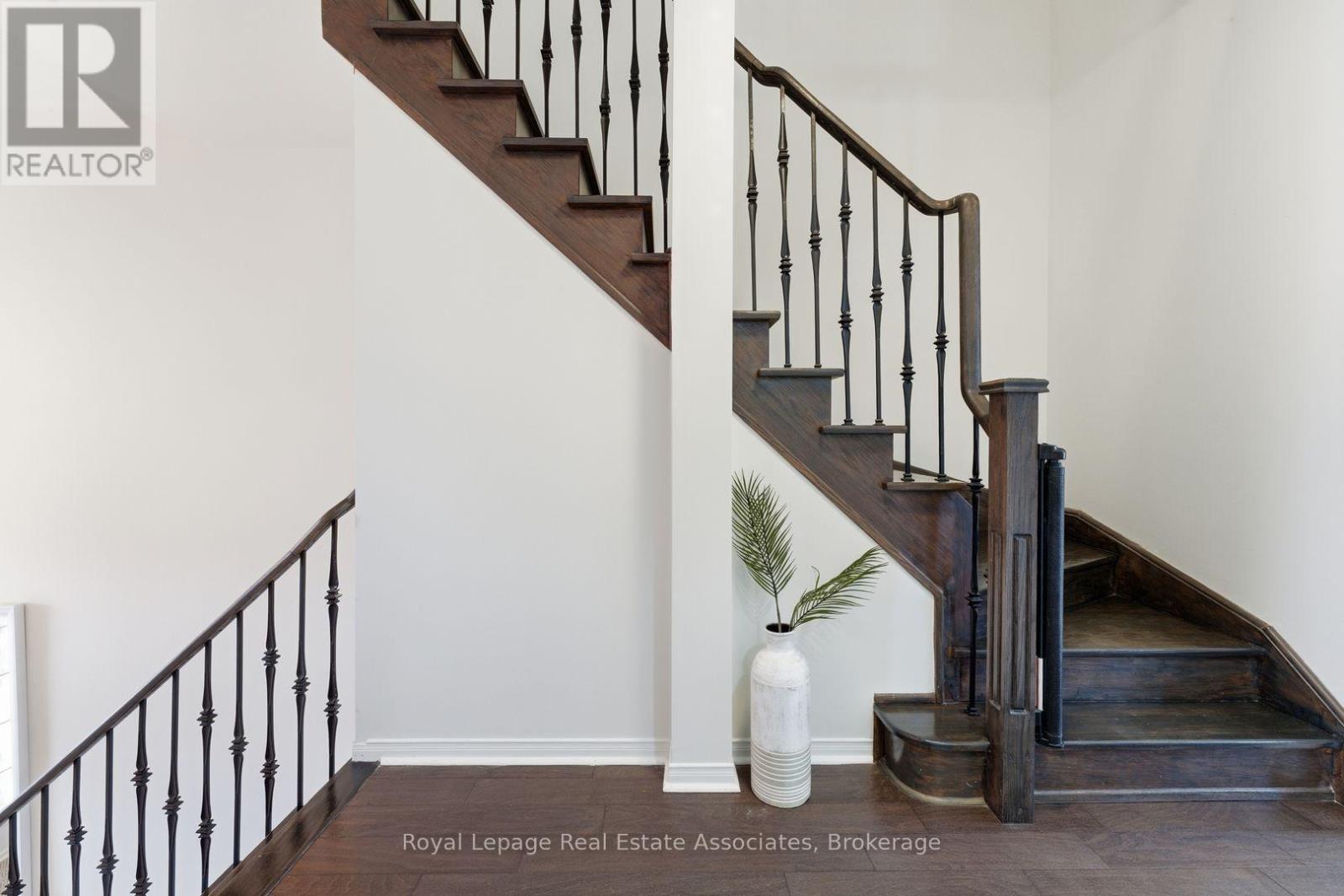 647 Courtney Valley Road, Mississauga, Ontario  L5V 0C4 - Photo 22 - W12944538