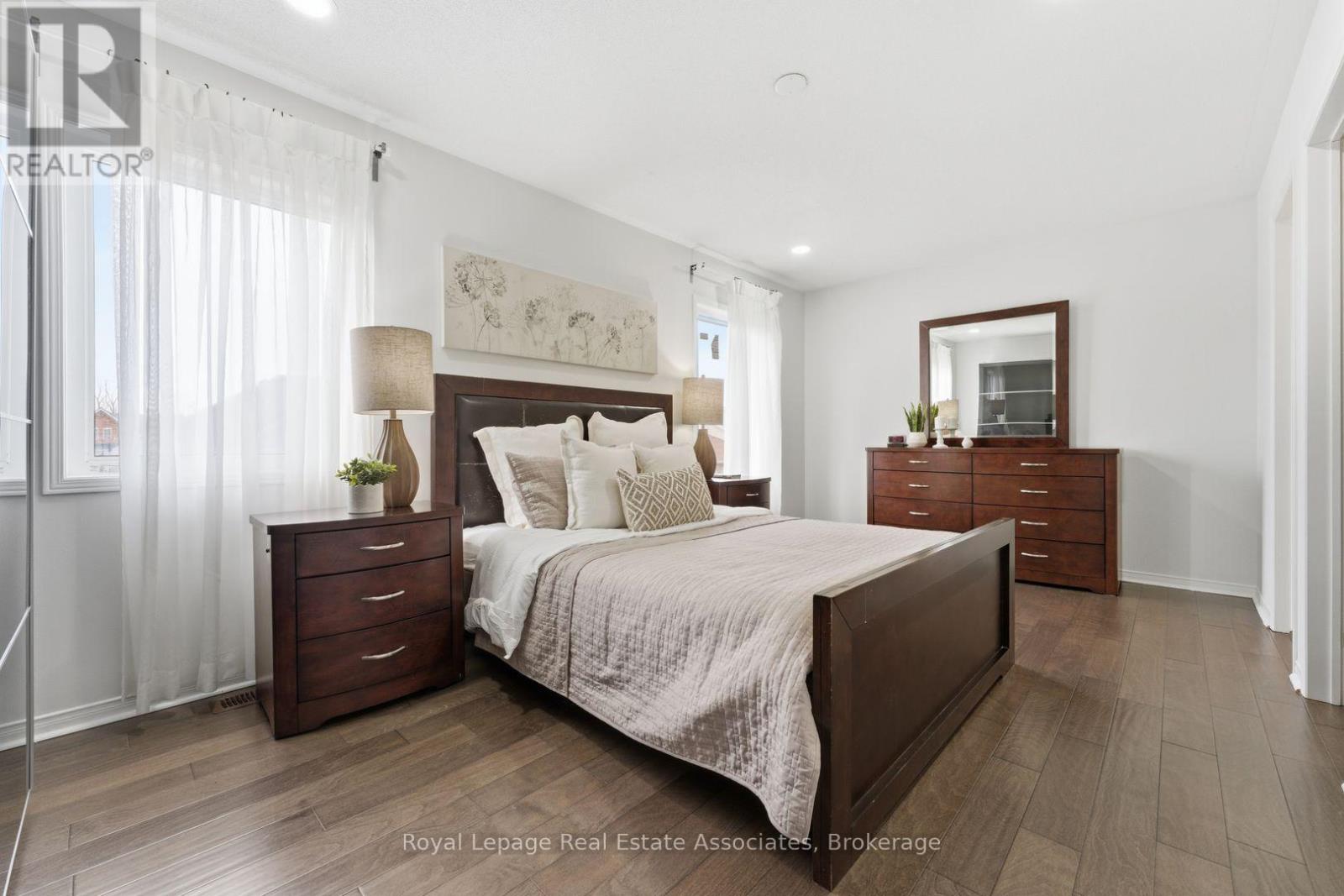 647 Courtney Valley Road, Mississauga, Ontario  L5V 0C4 - Photo 24 - W12944538