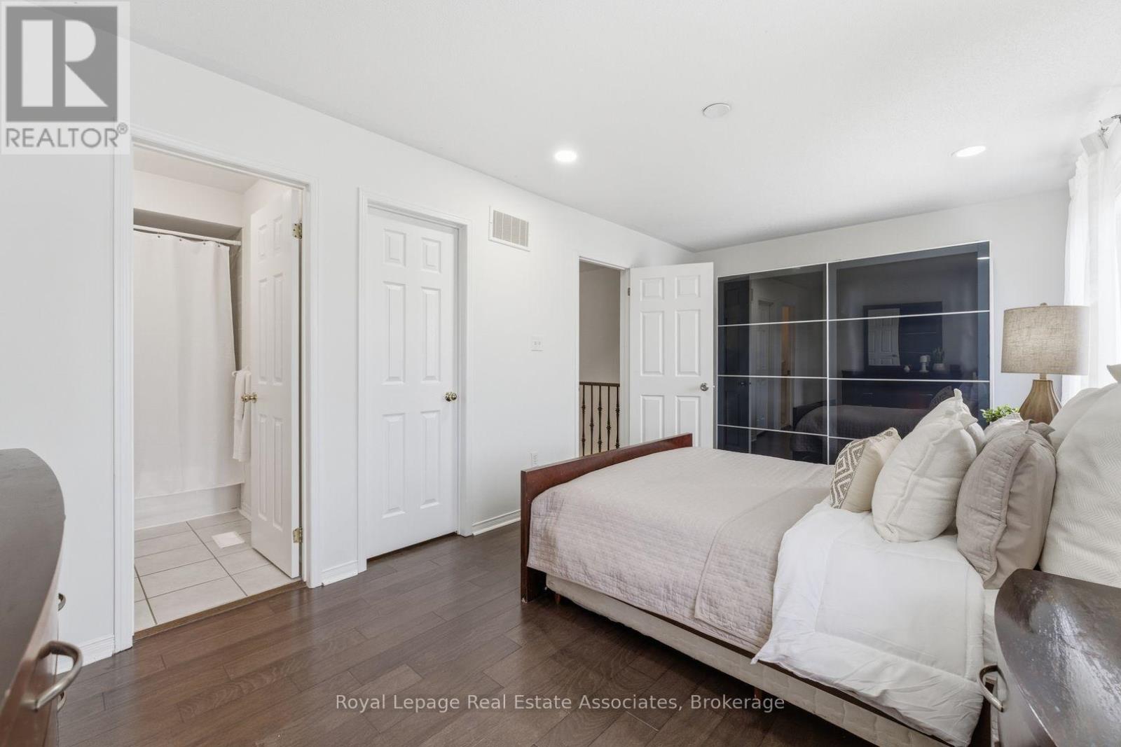 647 Courtney Valley Road, Mississauga, Ontario  L5V 0C4 - Photo 25 - W12944538