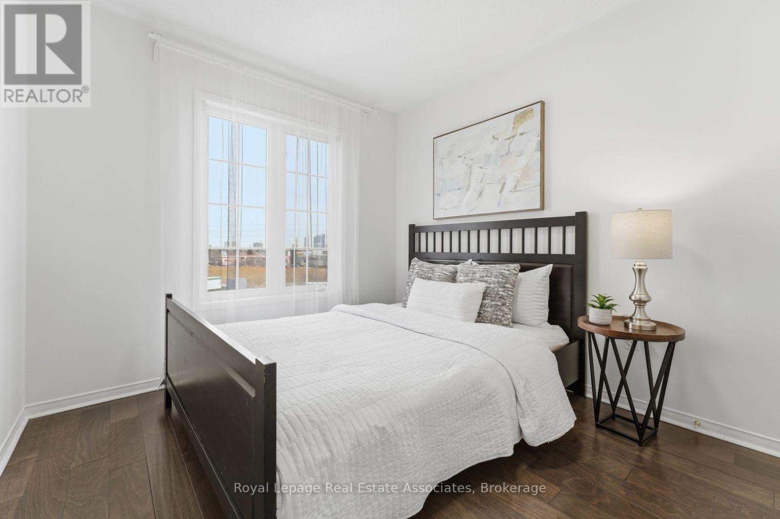 647 Courtney Valley Road, Mississauga, Ontario  L5V 0C4 - Photo 27 - W12944538