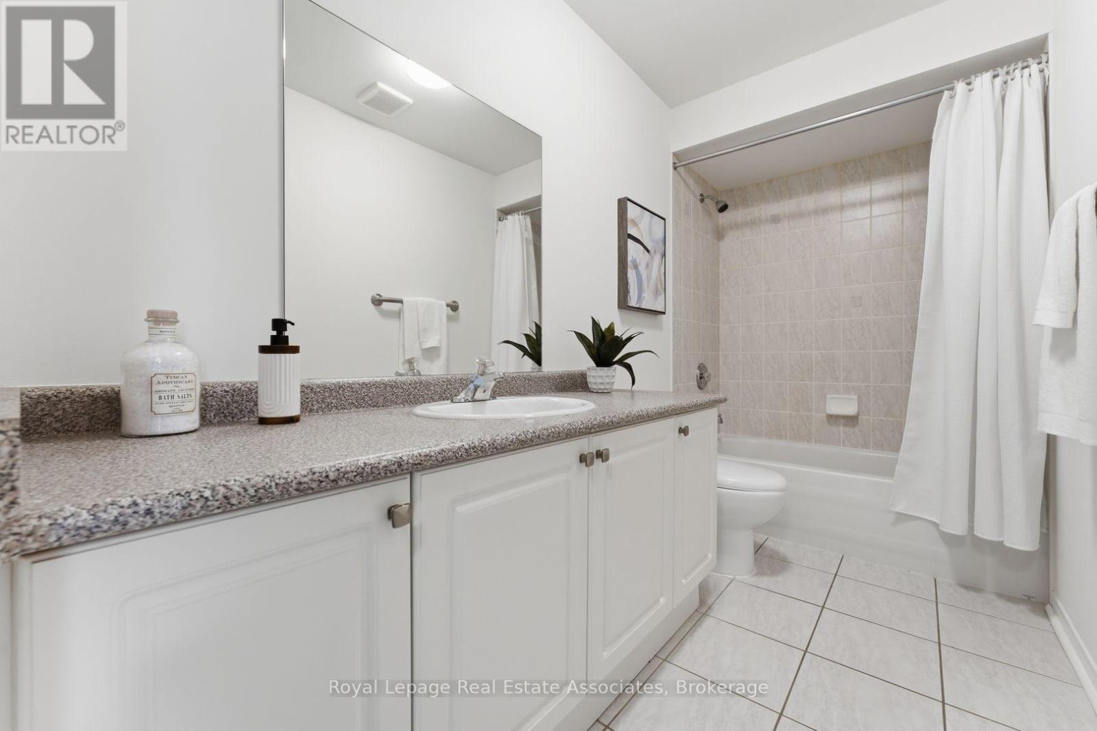 647 Courtney Valley Road, Mississauga, Ontario  L5V 0C4 - Photo 29 - W12944538