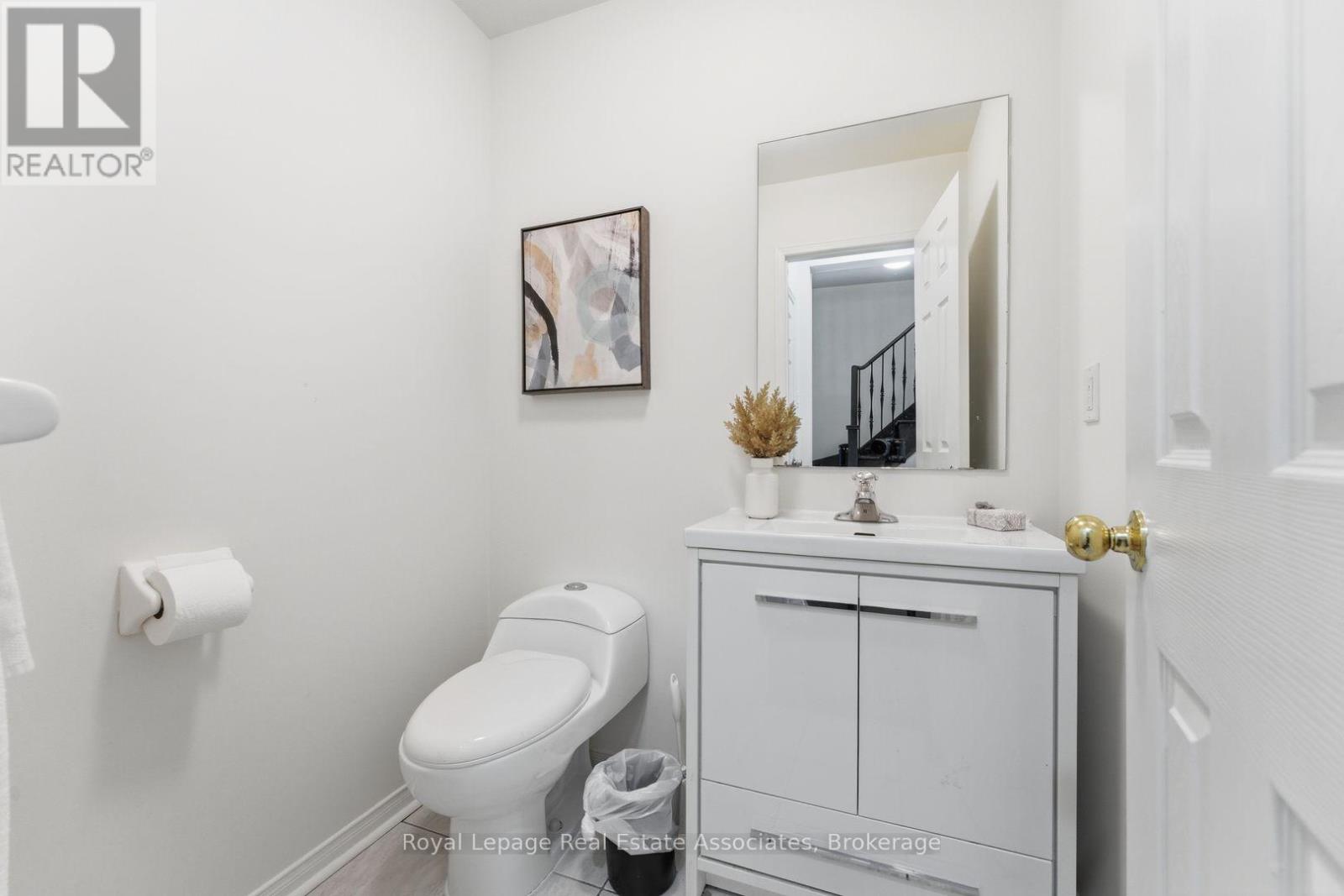 647 Courtney Valley Road, Mississauga, Ontario  L5V 0C4 - Photo 30 - W12944538