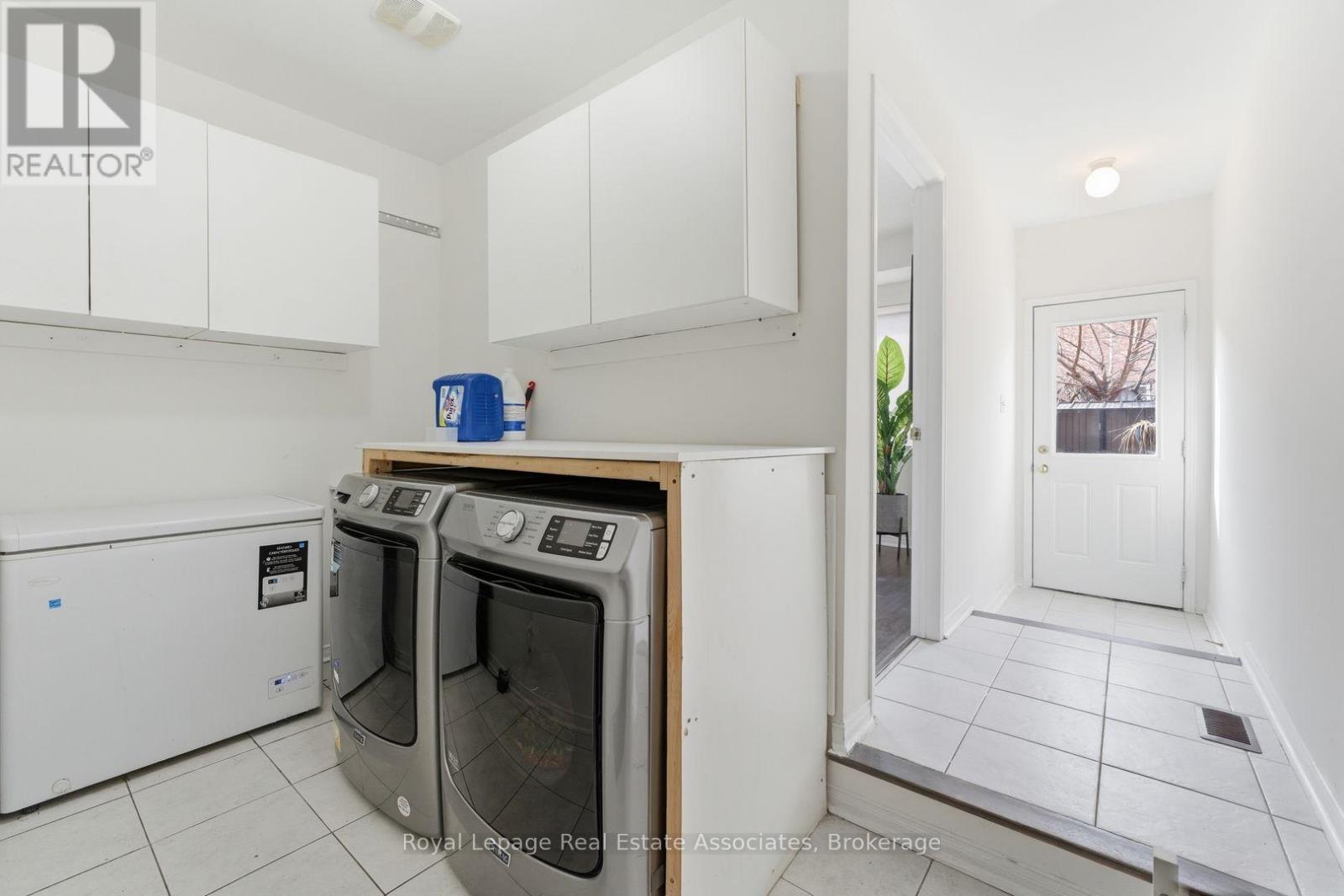 647 Courtney Valley Road, Mississauga, Ontario  L5V 0C4 - Photo 31 - W12944538